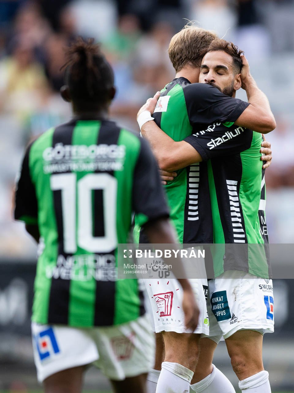 GAIS Gustav Lundgren jublar ihop med Mervan Celik