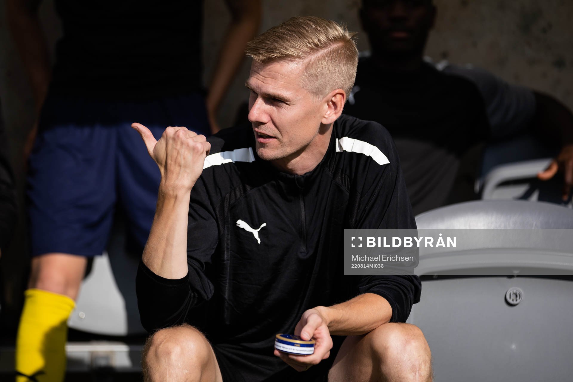Ljungskiles tränare Erik Lund innan fotbollsmatchen i
