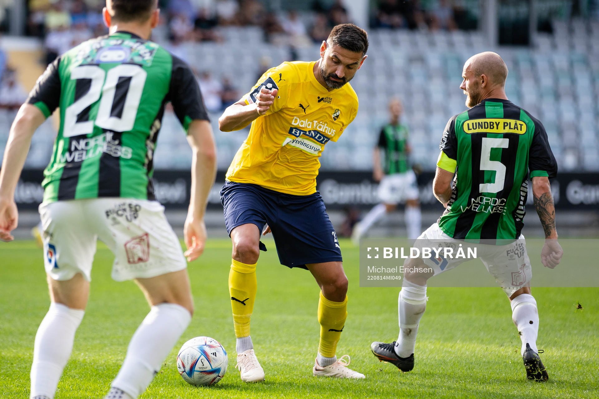Ljungskiles Ilir Berisha och GAIS Niklas Andersen under fotbollsmatchen i Ettan södra mellan GAIS och Ljungskile den 14 augusti 2022 i Göteborg.
