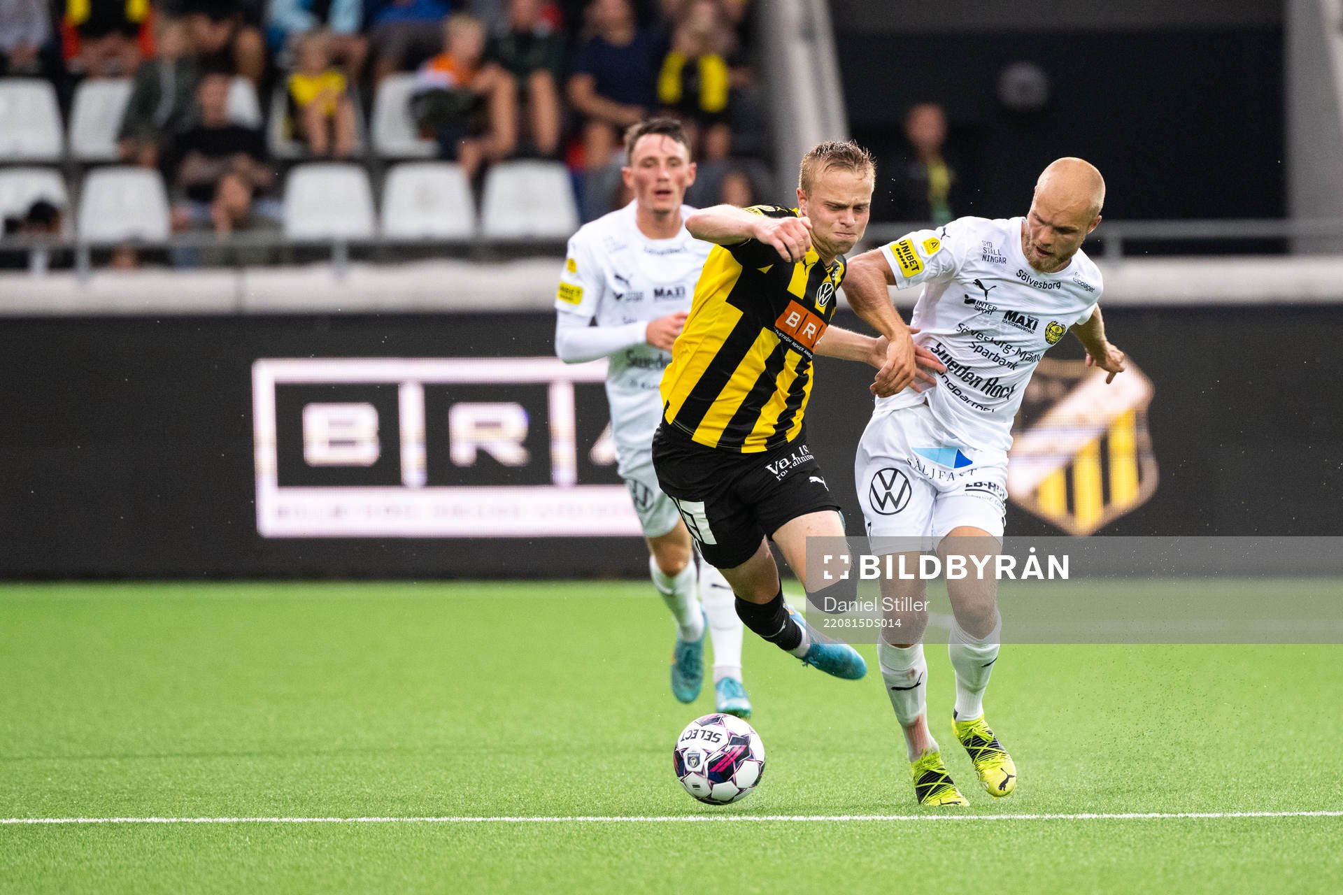 Häckens Tomas Olai Totland och Mjällbys Viktor Gustafson