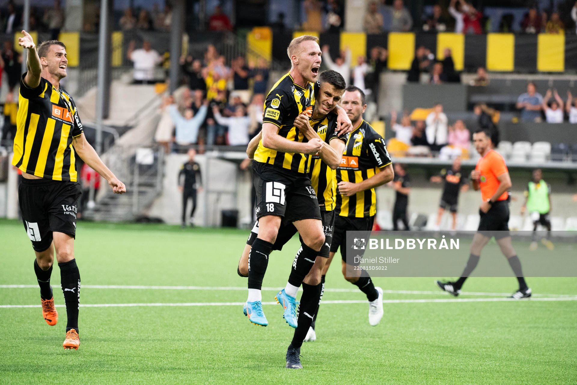 Häckens Mikkel Rygaard Jensen jublar