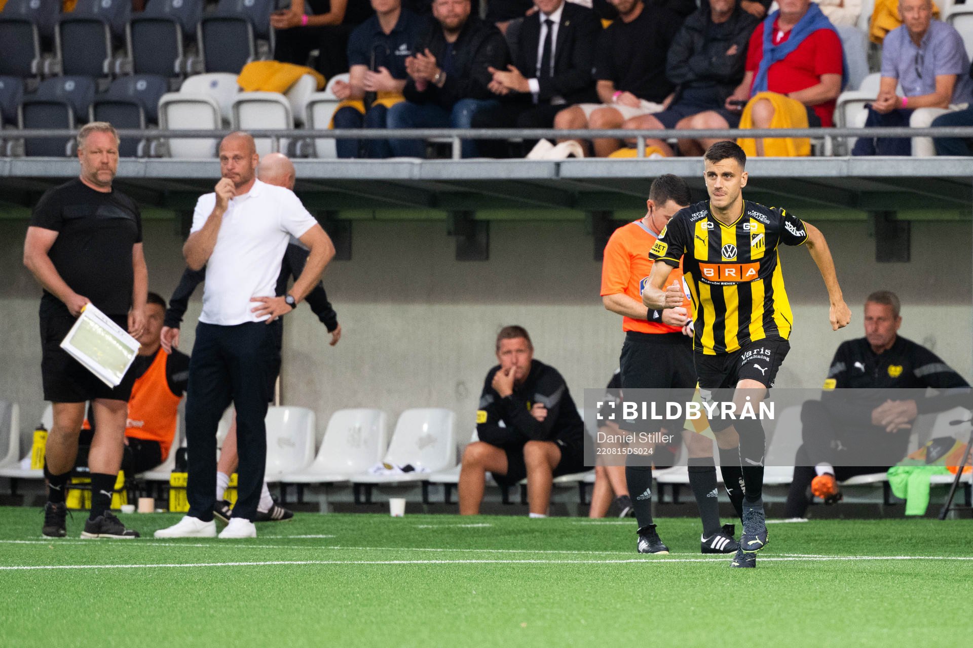 Häckens Alexander Jeremejeff blir inbytt