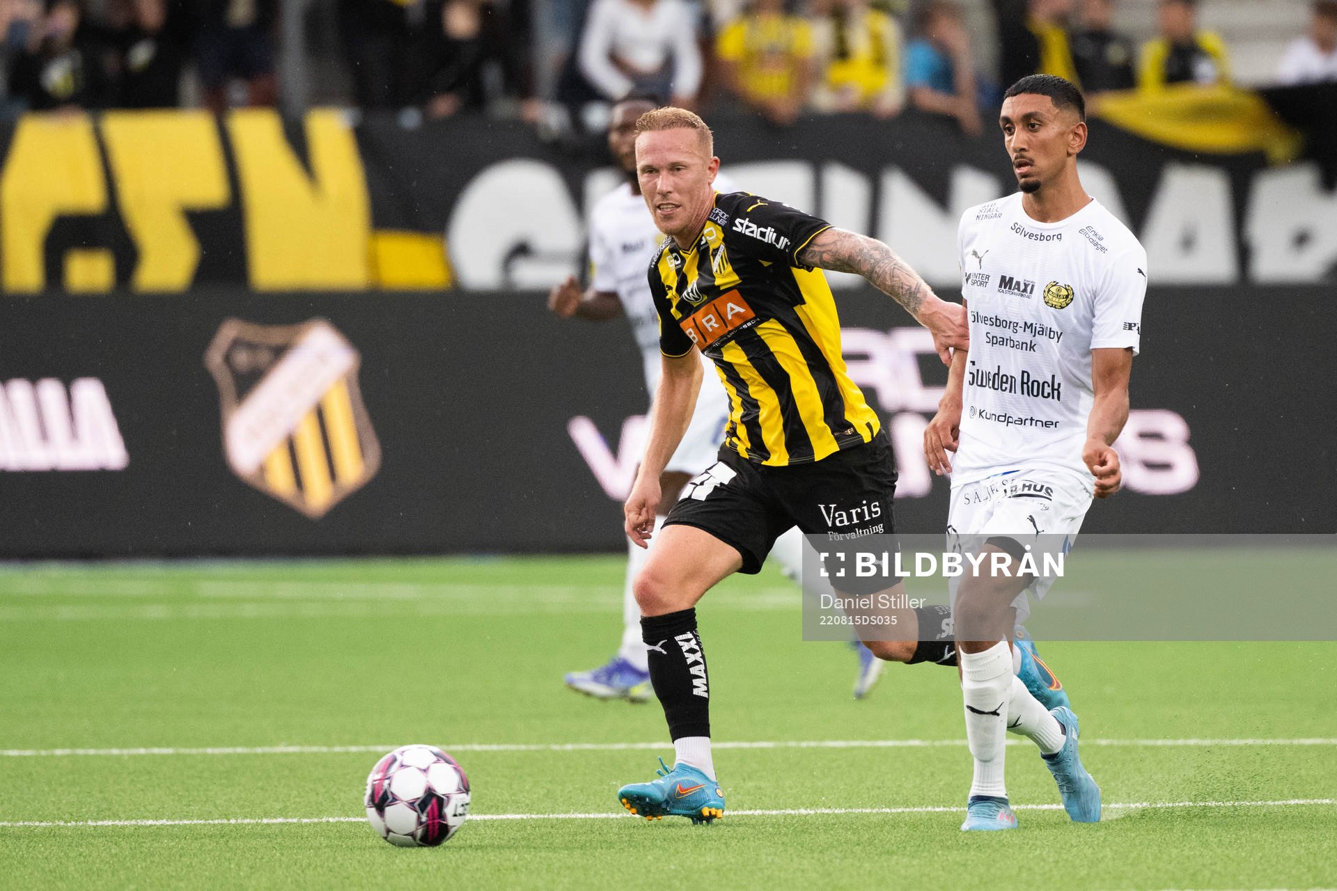 Häckens Mikkel Rygaard Jensen och Mjällbys Amir Al-Ammari
