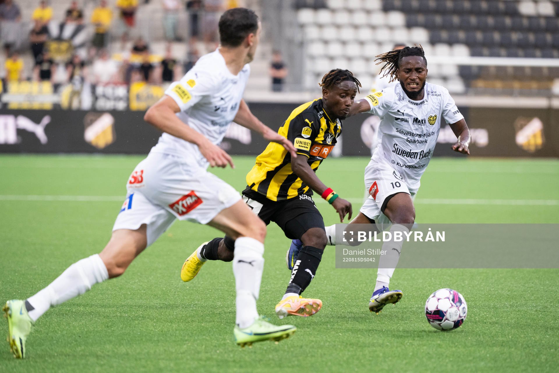 Häckens Ibrahim Sadiq och Mjällbys Mamudu Moro