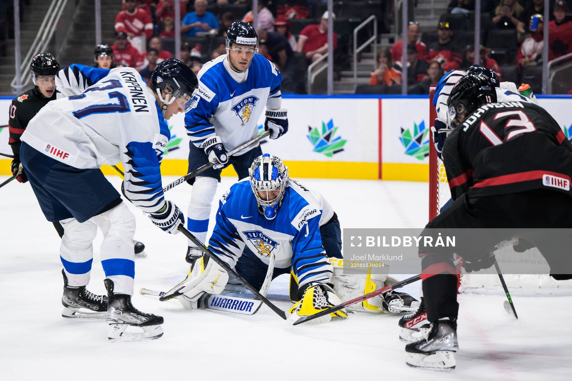 Oliver Kapanen, Rubin Rafkin and goaltender Leevi