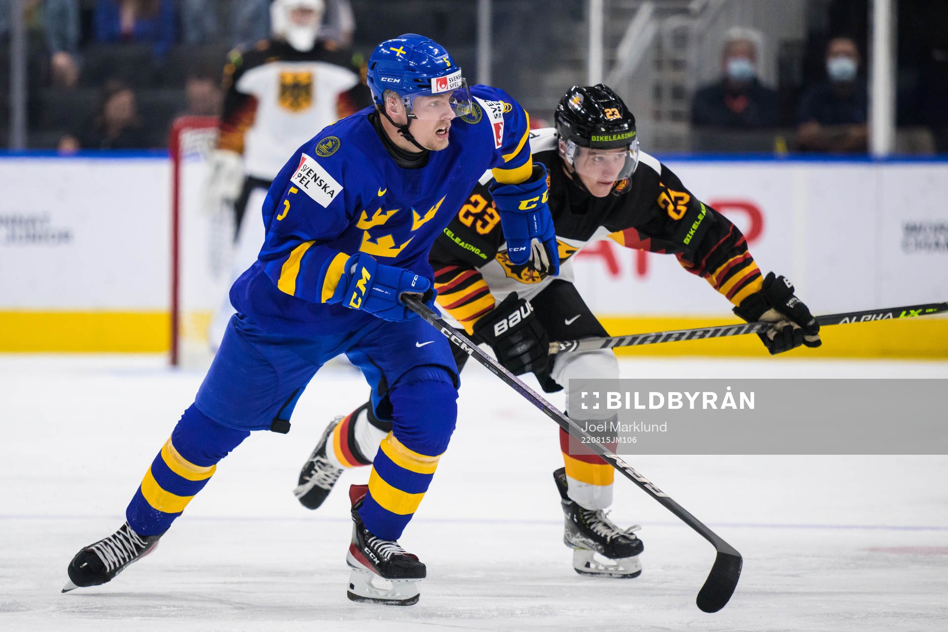 Anton Olsson of Sweden and Thomas Heigl of Germany