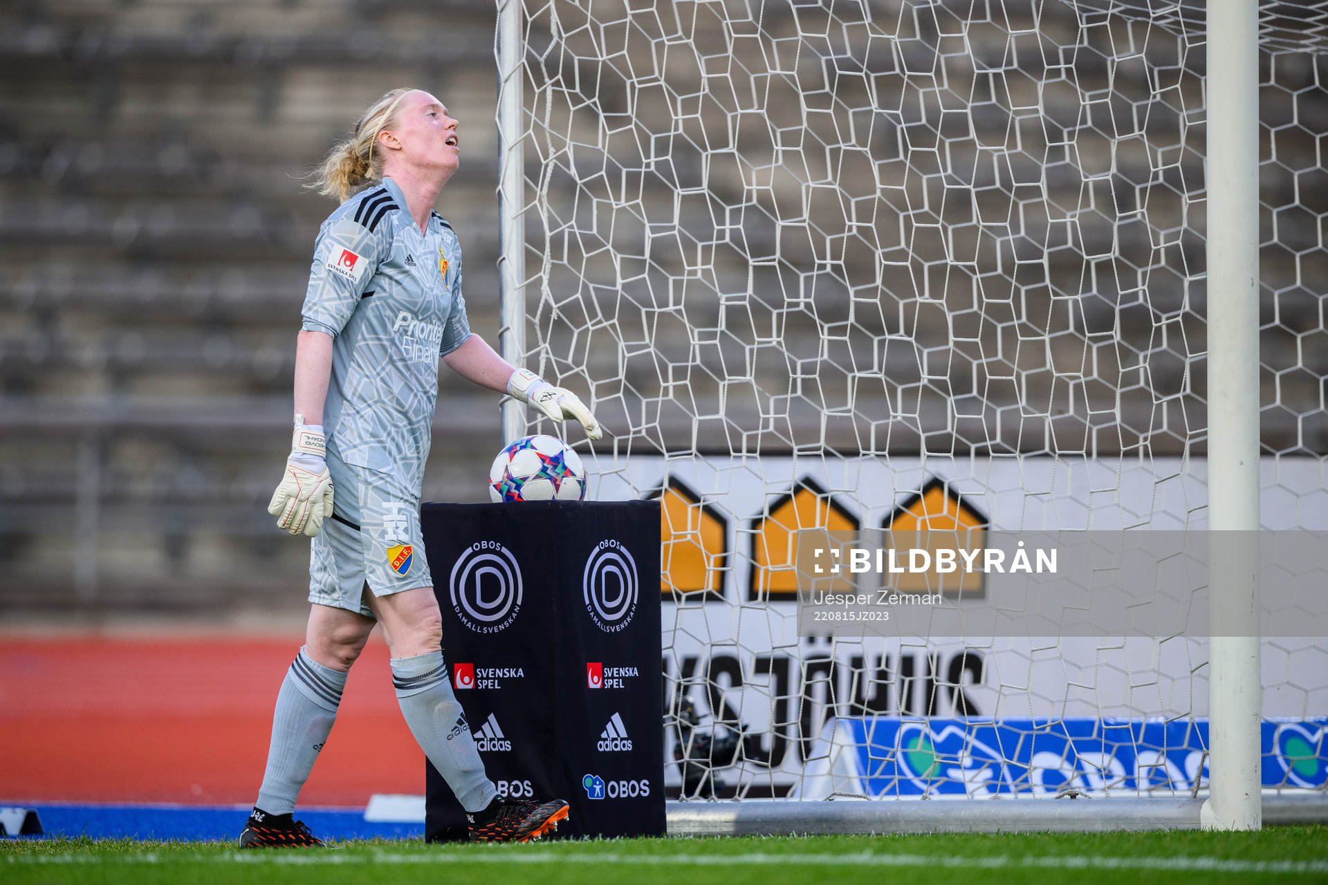 Djurgårdens målvakt Hedvig Lindahl deppar