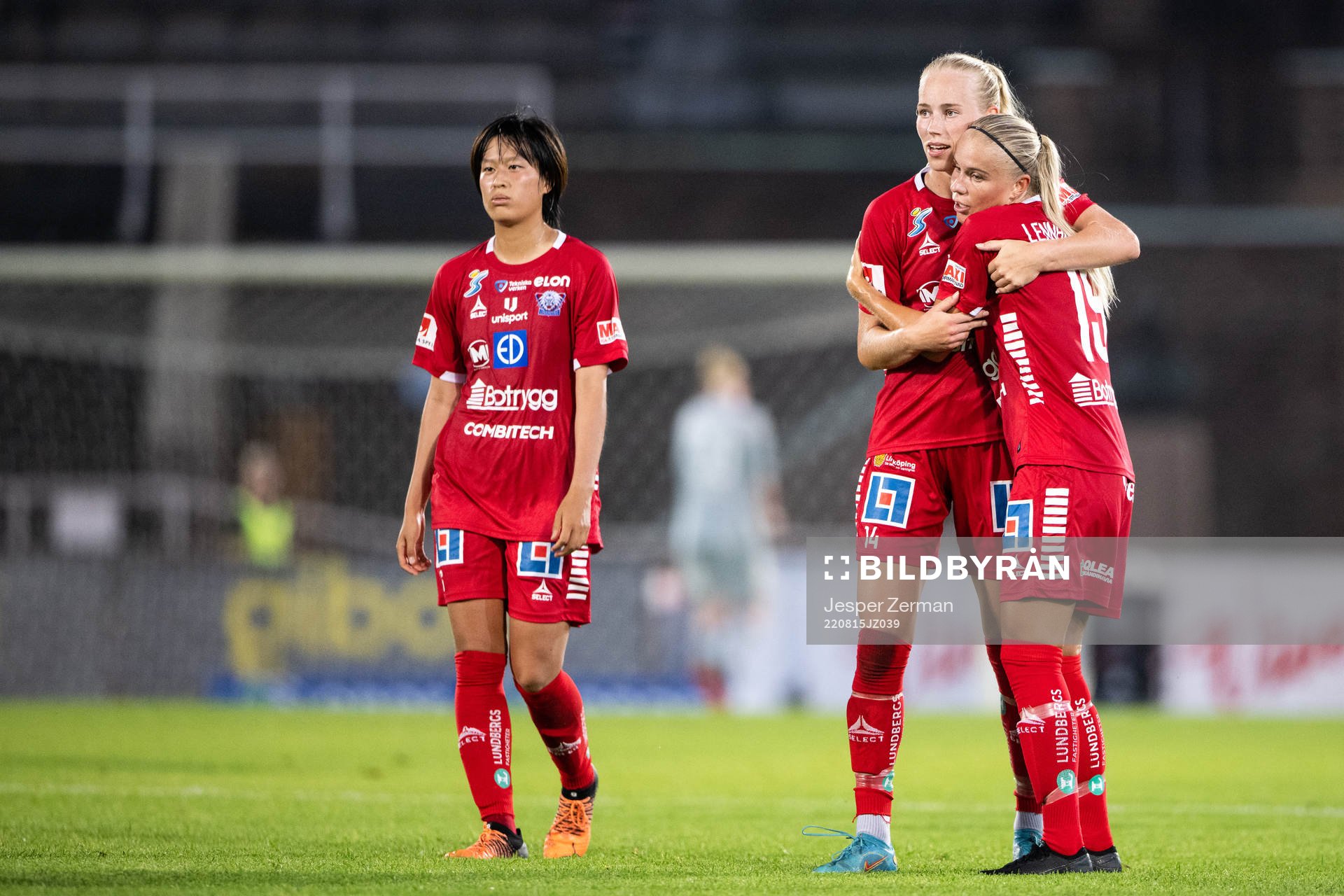 Linköpings Amalie Vangsgaard och Stina Lennartsson jublar