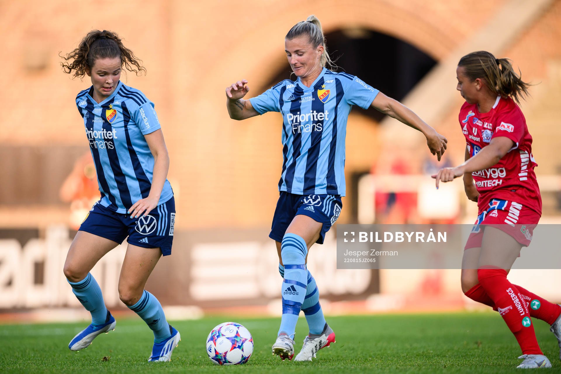 Djurgårdens Julia Walentowicz och Emelie Asplund Lövgren