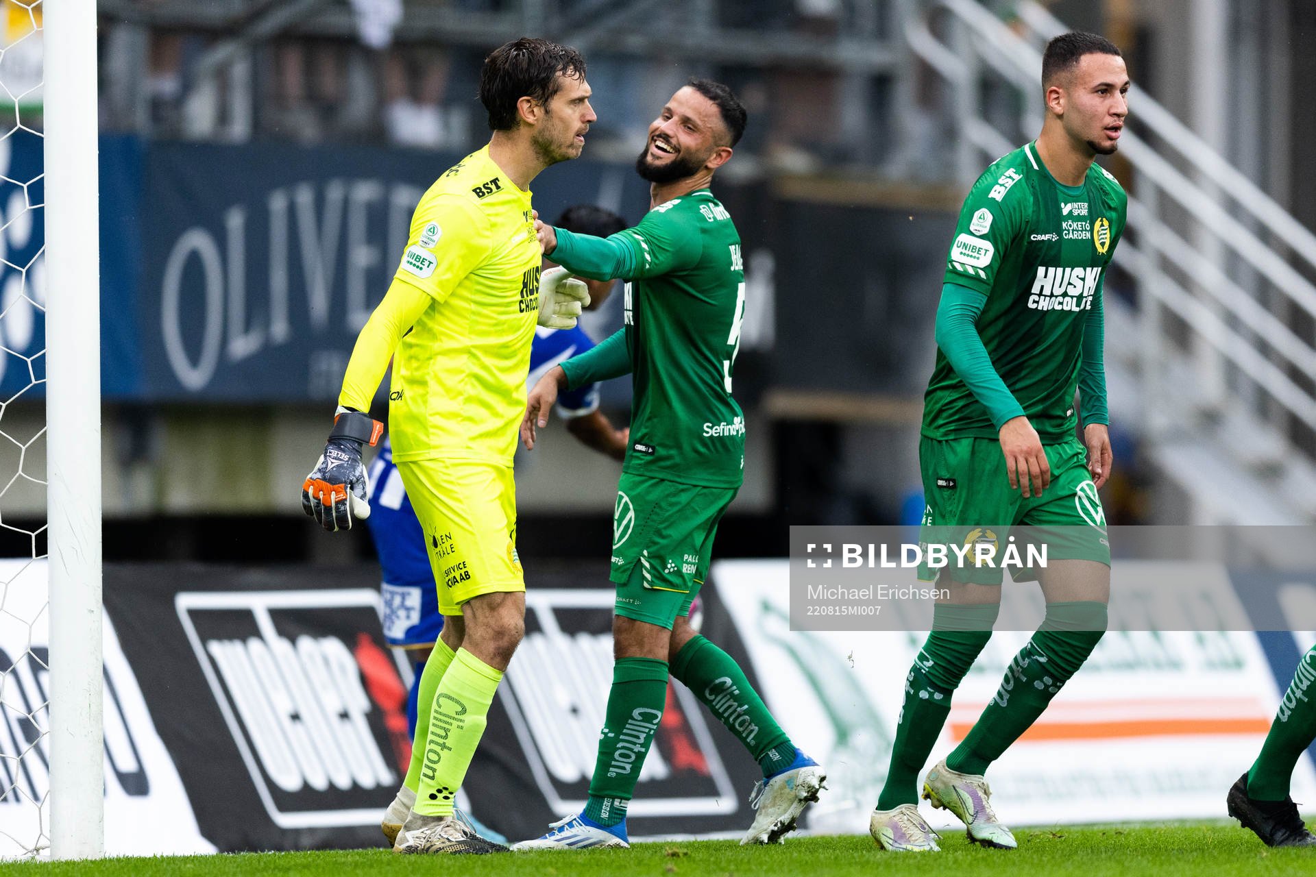 Hammarbys målvakt Davor Blazevic och Mohanad Jeahze jublar