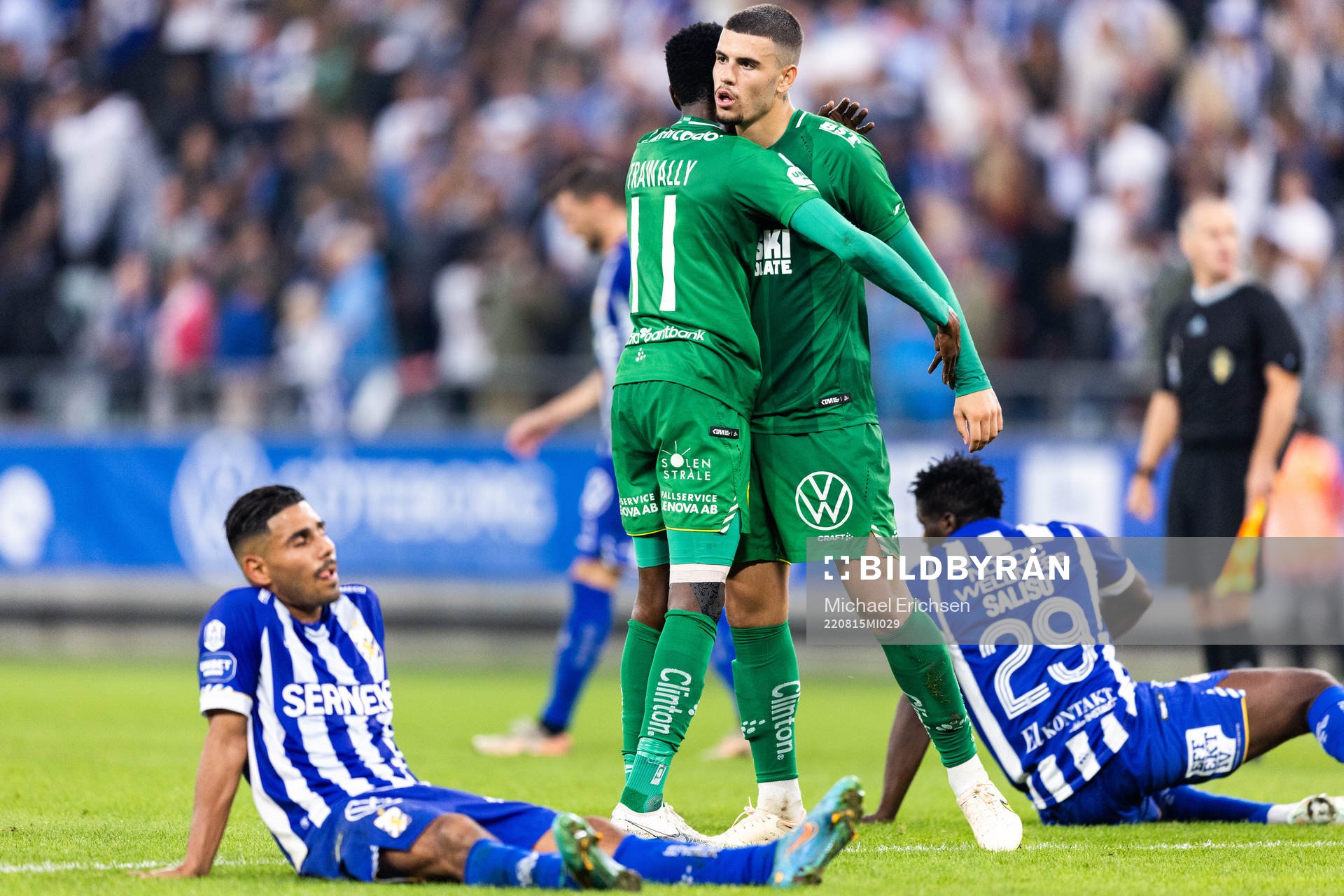 Hammarbys Bubacarr Trawally jublar och IFK Göteborgs Hosam
