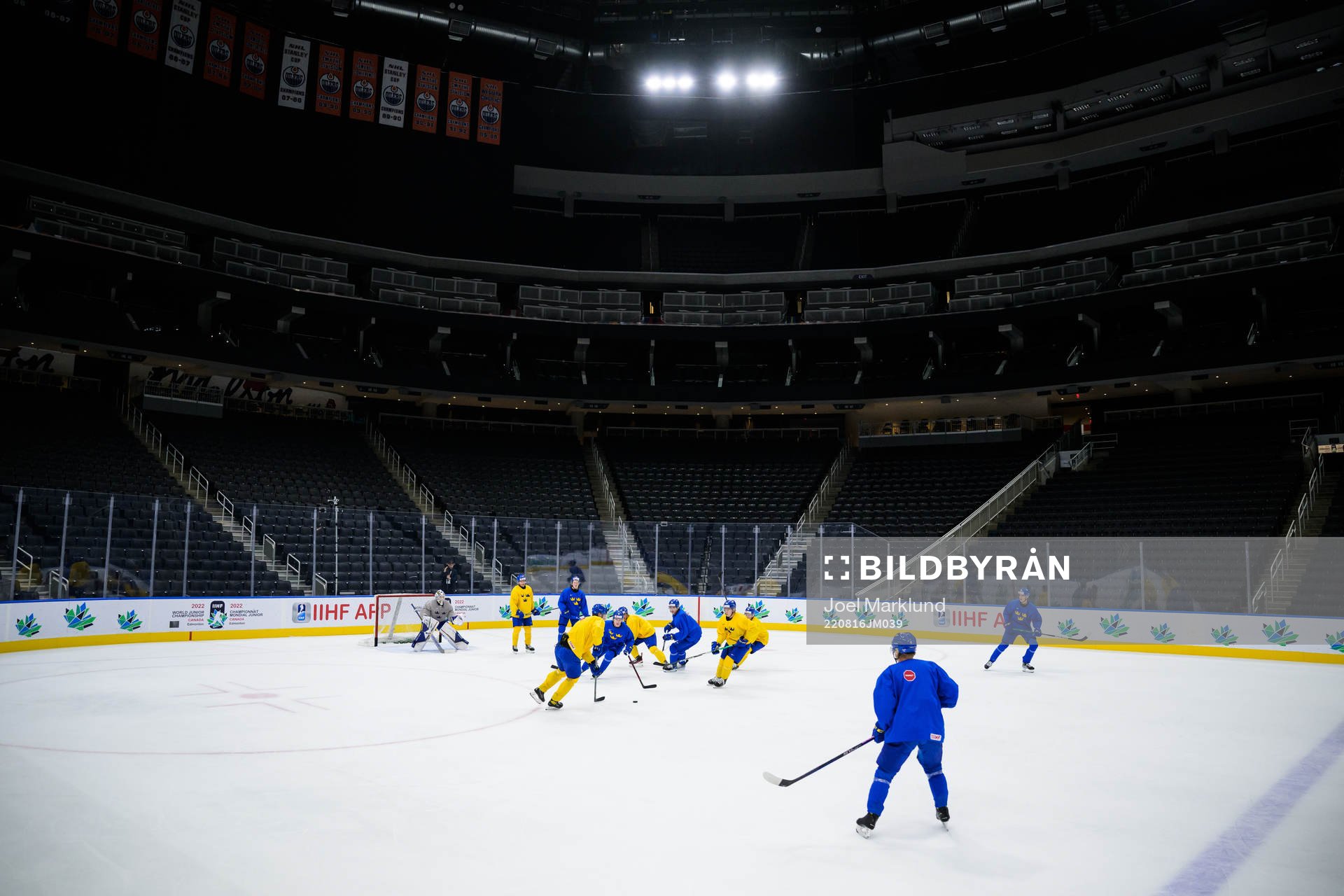 Players of Sweden at a practice session