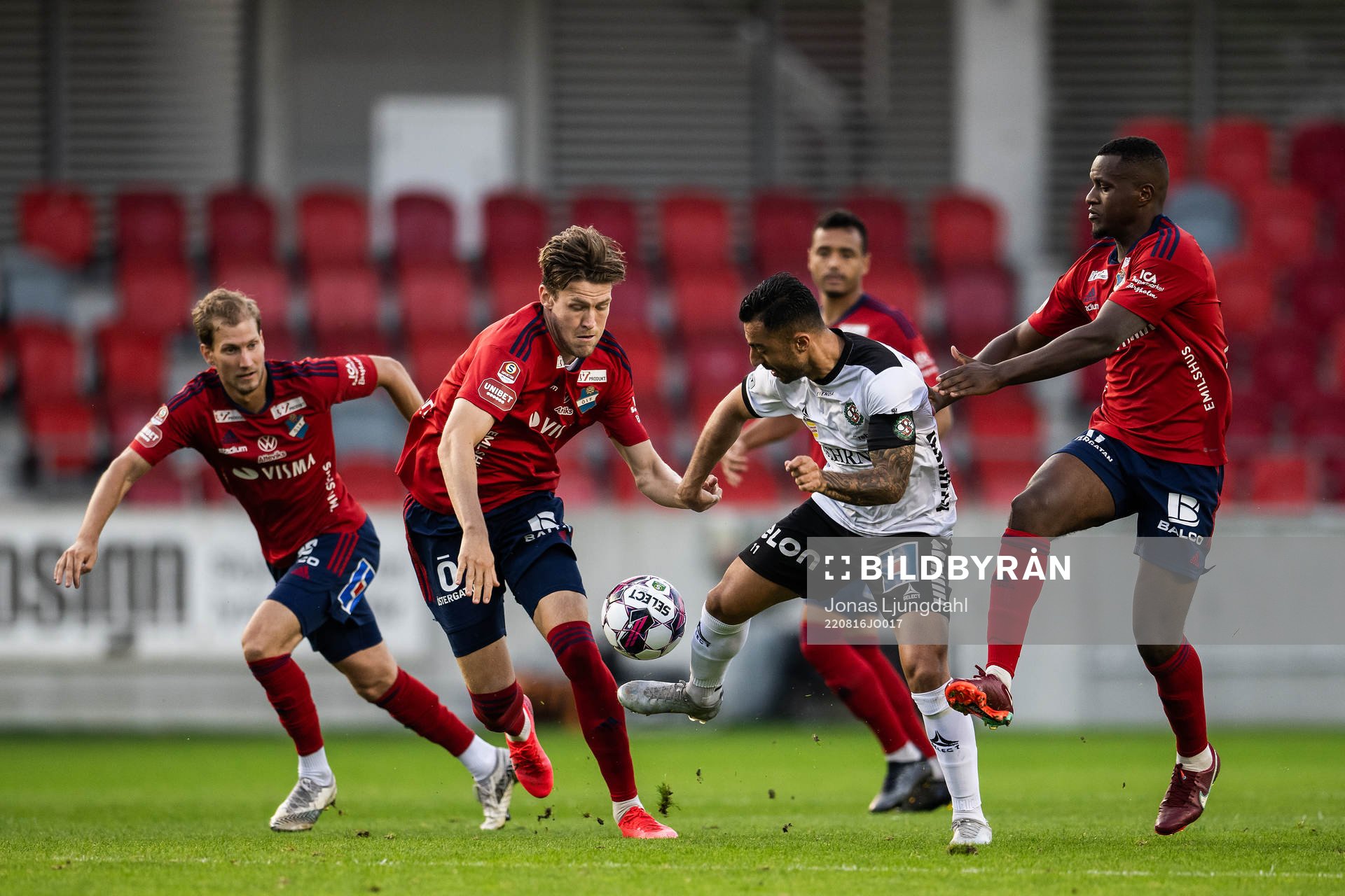 Örebros Jiloan Hamad mot Östers John Stenberg och Manasse
