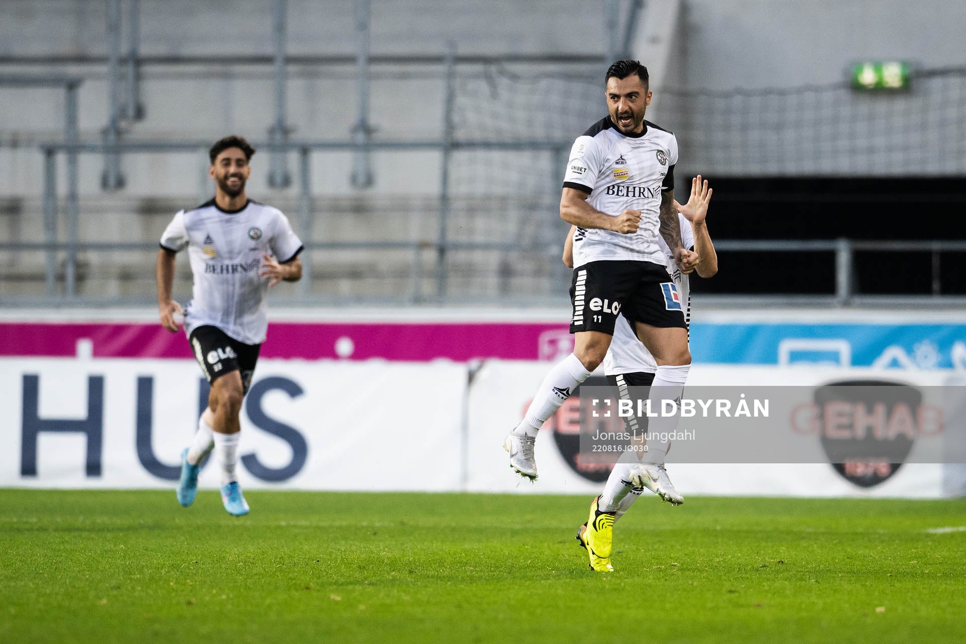 Örebros Jiloan Hamad jublar
