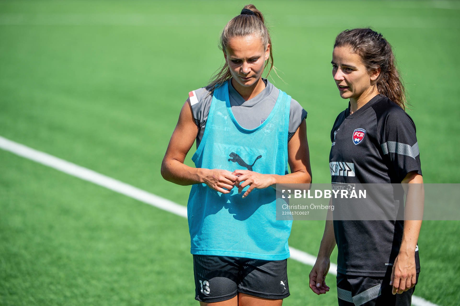 FC Rosengårds Frederikke Thøgersen och tränare Renée Slegers under en träning den 17 augusti 2022 i Malmö. 