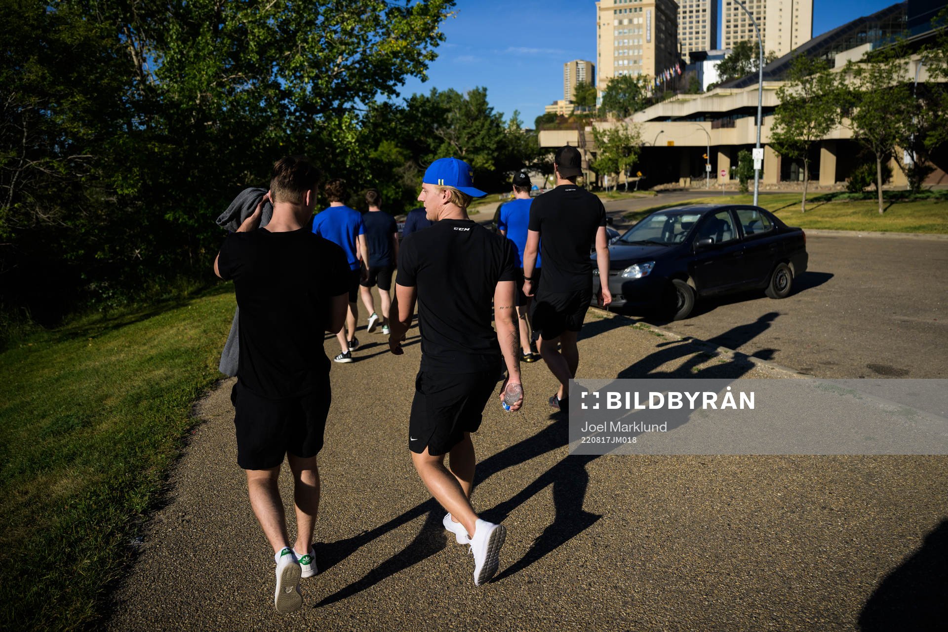 Oskar Magnusson and Emil Andrae of Sweden taking a pre-game