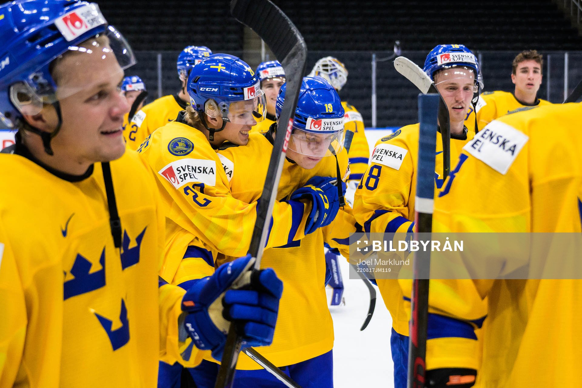 Albert Sjöberg celebrate with Victor Stjernborg