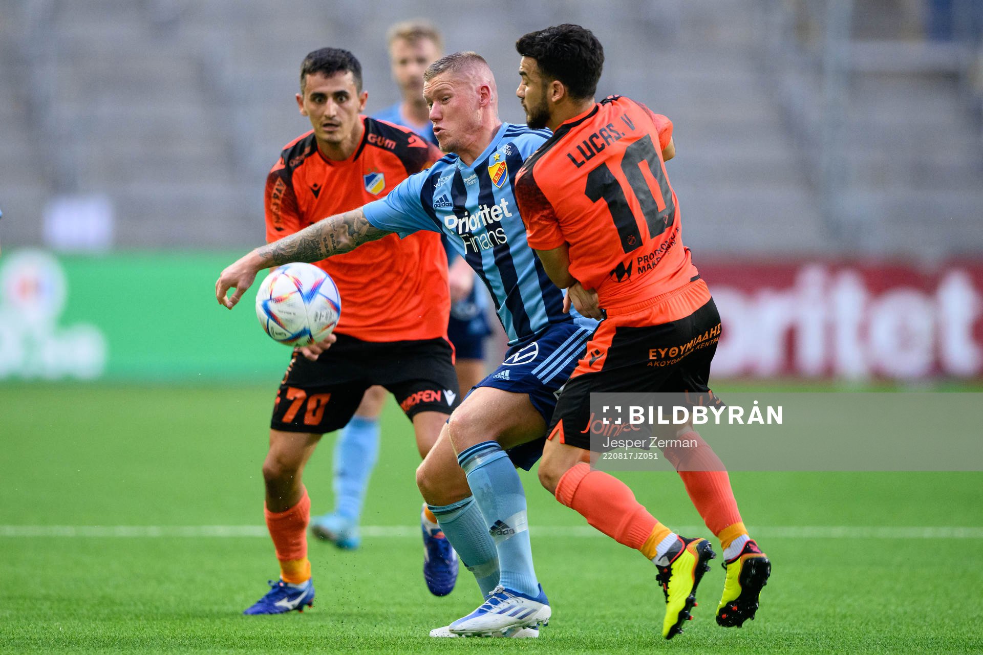 Victor Edvardsen of Djurgården and Lucas Villafanez of