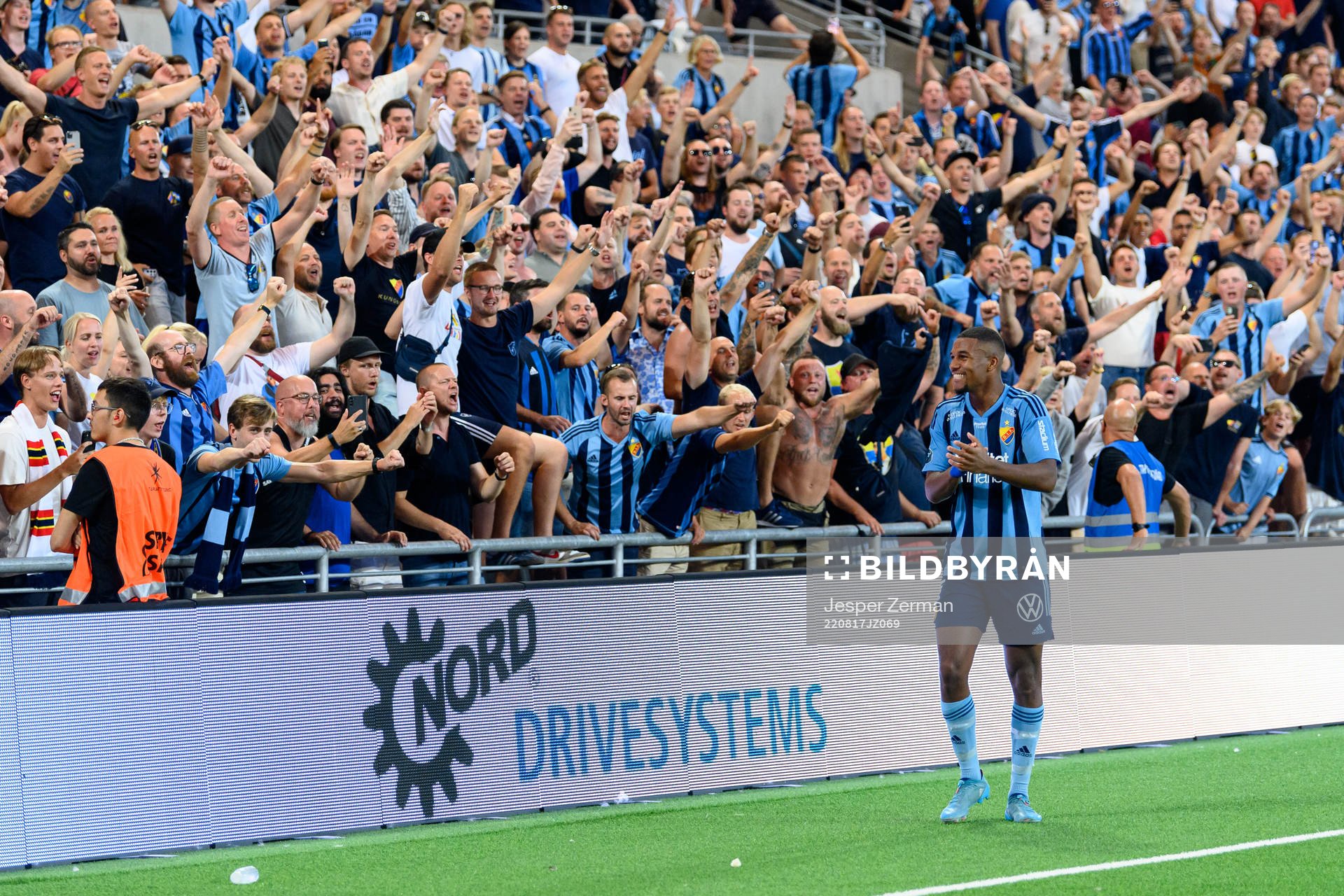 Isak Hien of Djurgården celebrates