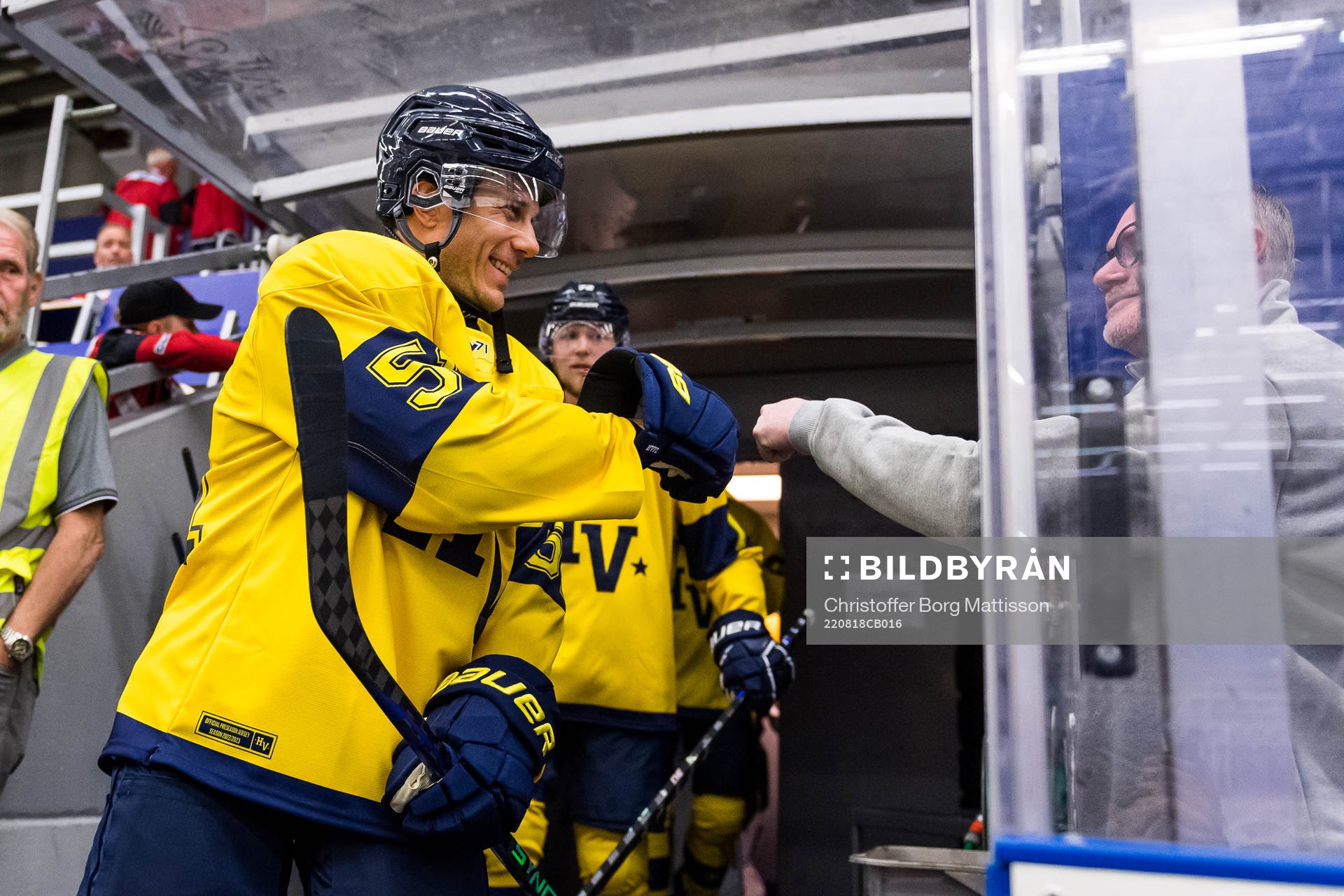 s Andy Miele hälsar på Malmö Redhawks före detta