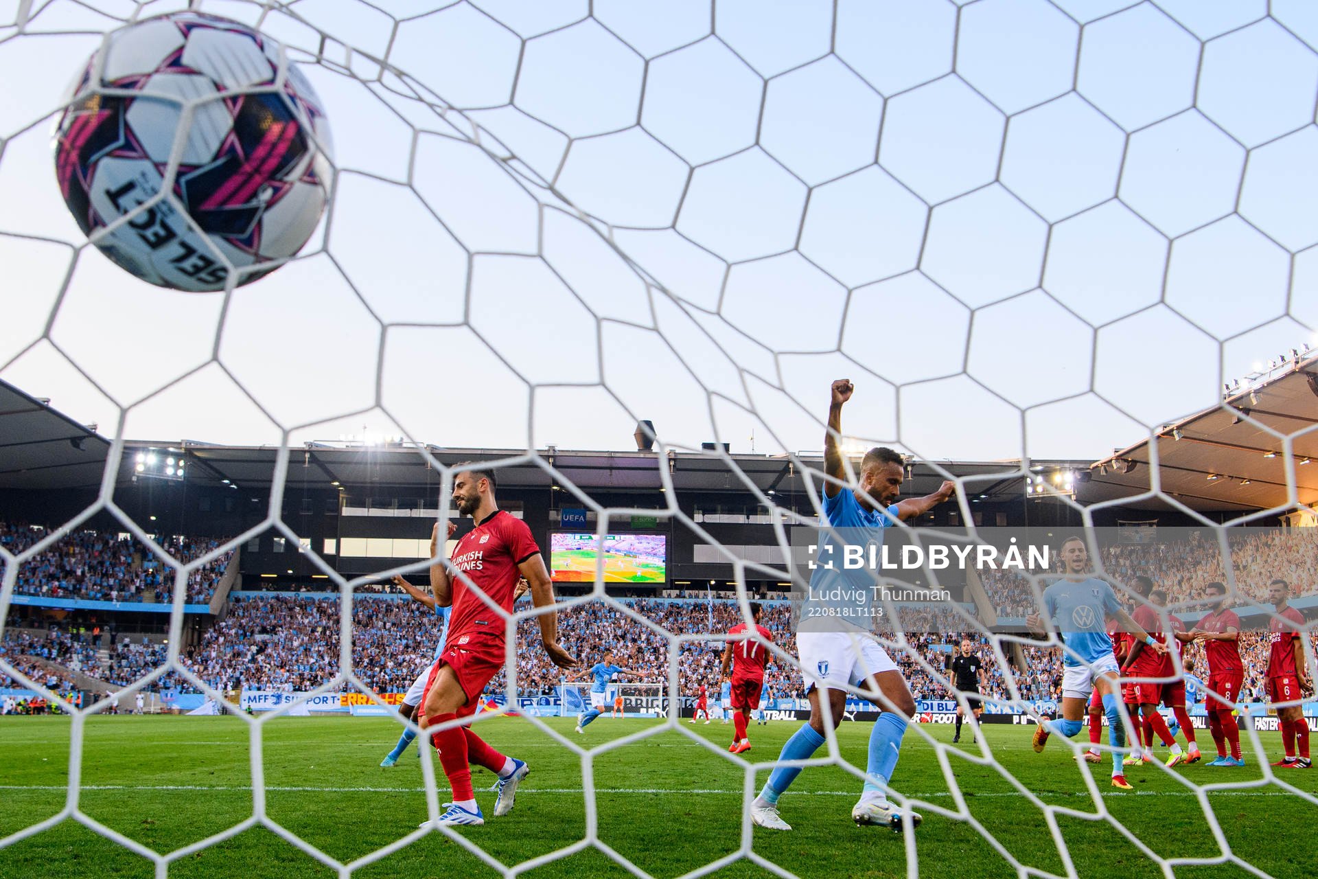 Isaac Kiese Thelin and Veljko Birmancevic of Malmö FF