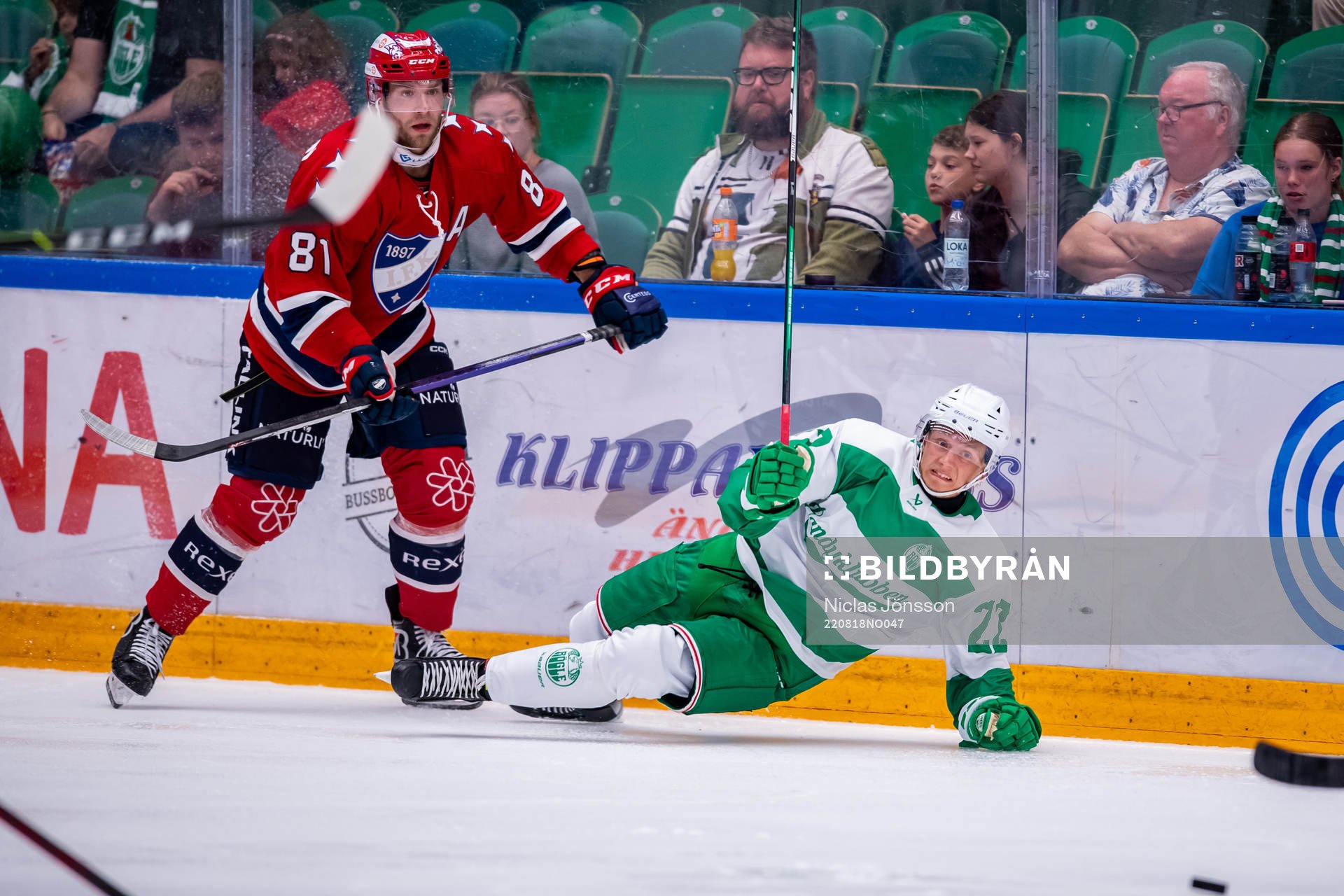 Helsinfors Iiro Pakarinen  och Rögles Samuel Jonsson
