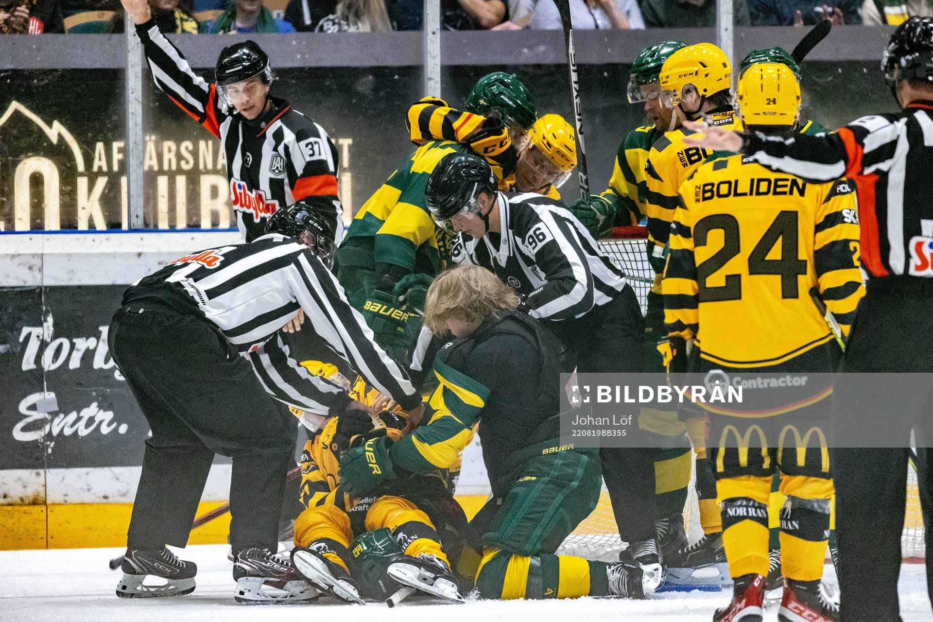Skellefteås Max Lindholm och Björklövens Kim Johansson