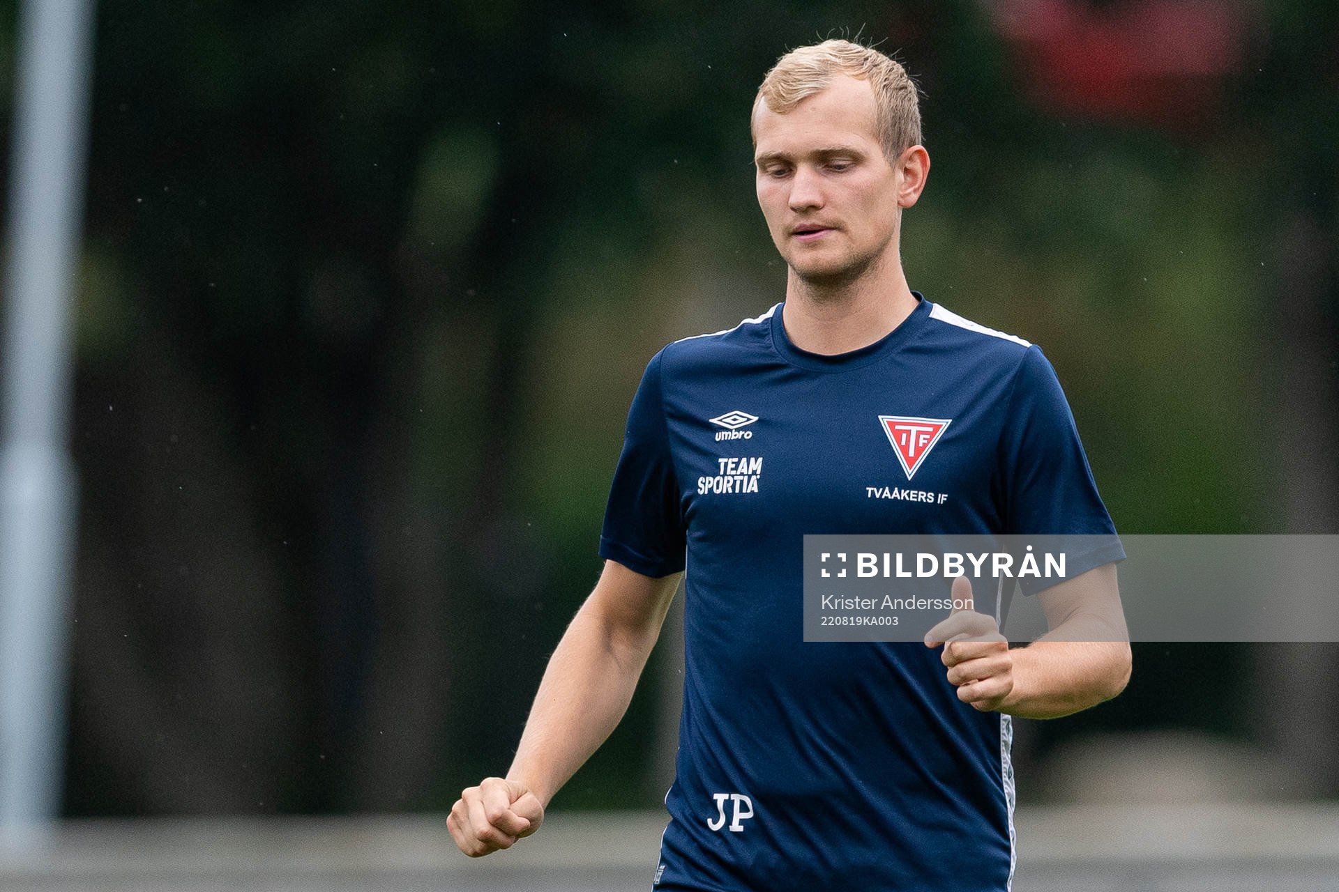 Tvååkers Johan Persson före fotbollsmatchen i Ettan