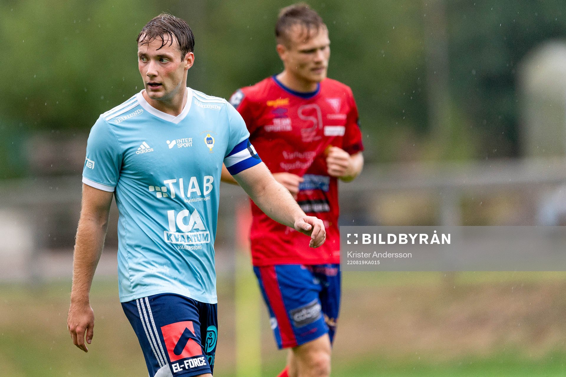 Vänersborgs Fabian Falkstrand Ransjö under fotbollsmatchen i Ettan södra mellan Tvååker och Vänersborg den 19 augusti 2022 i Tvååker.