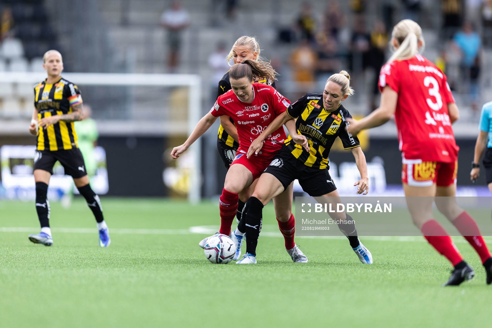 Örebros Maja Regnås Valcic och Häckens Elin Rubensson