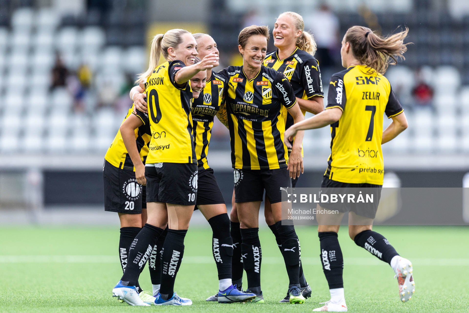 Häckens spelare jublar