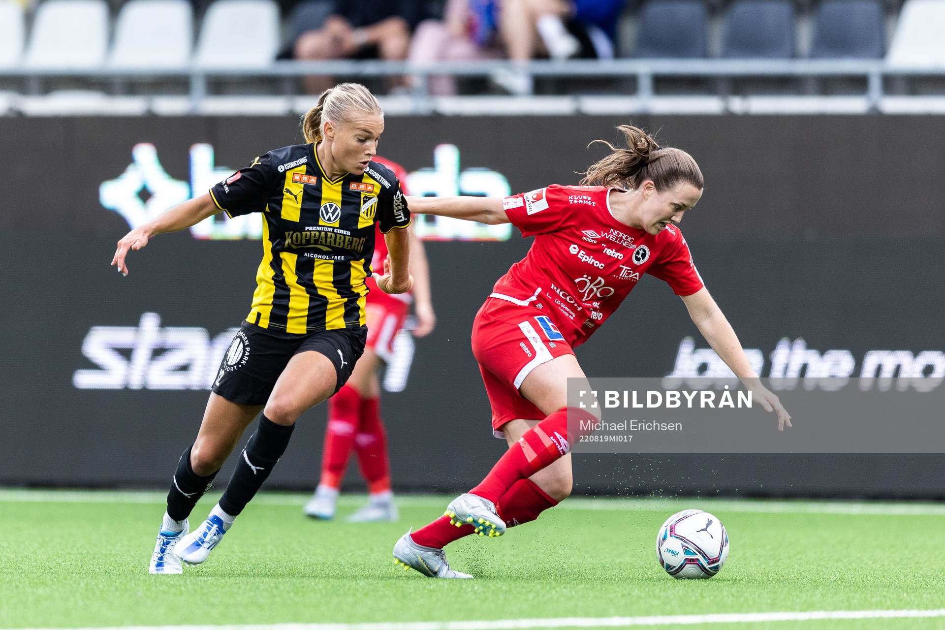 Häckens Stine Larsen och Örebros Maja Regnås Valcic