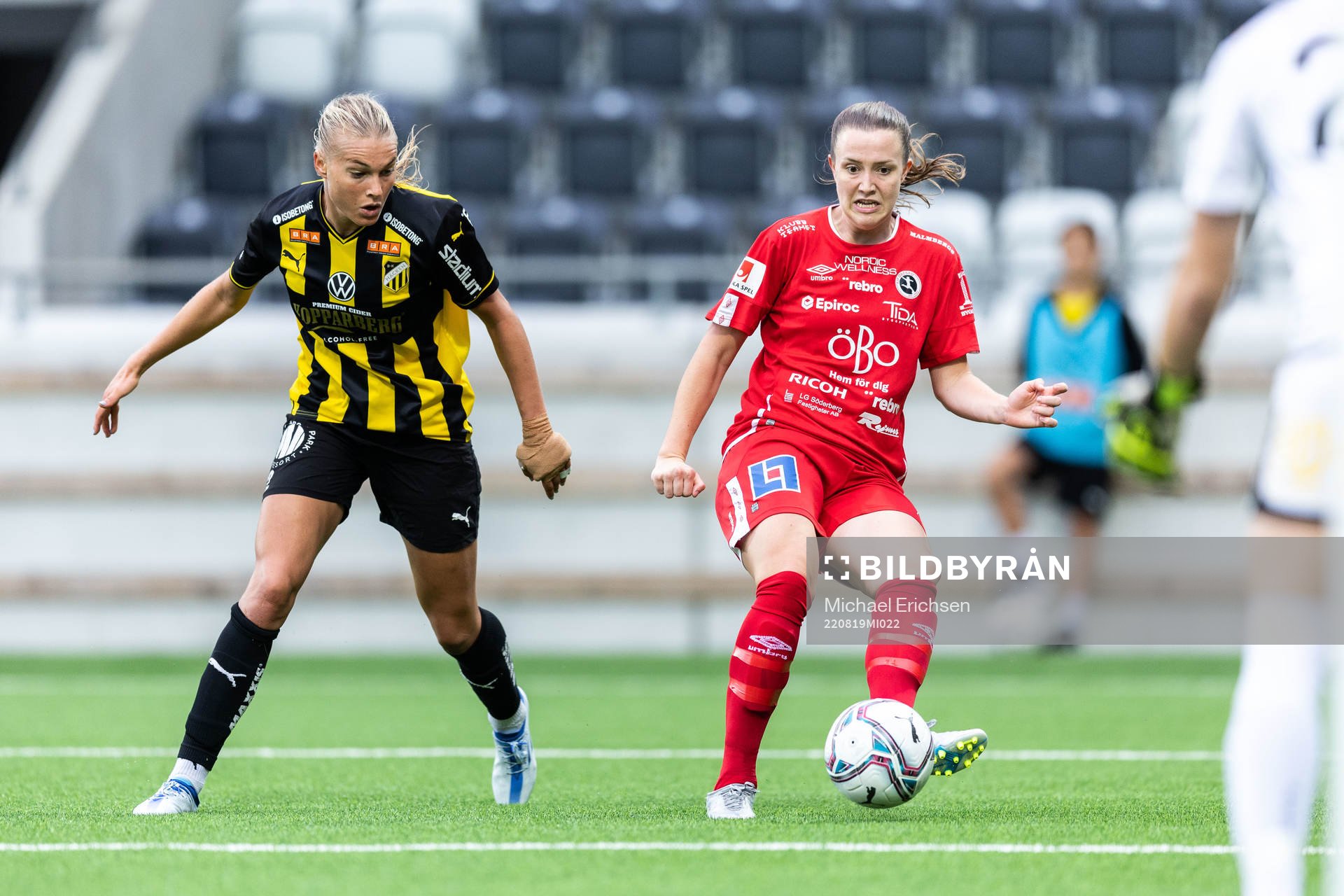Häckens Stine Larsen och Örebros Maja Regnås Valcic