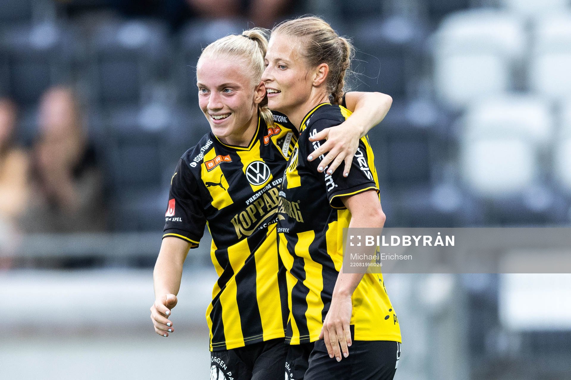 Häckens Anna Anvegård jublar med Anna Sandberg