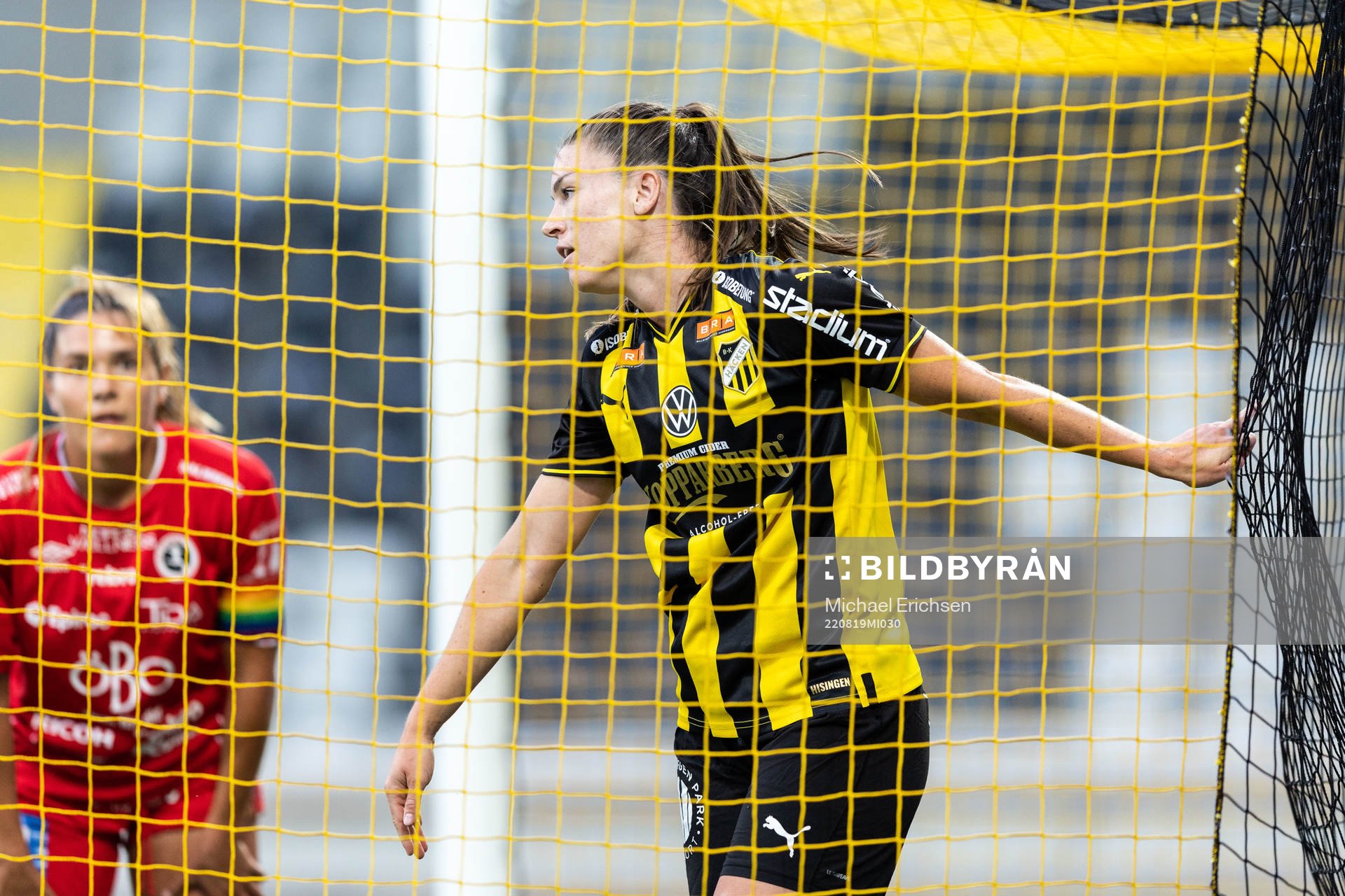 Häckens Pauline Hammarlund jublar