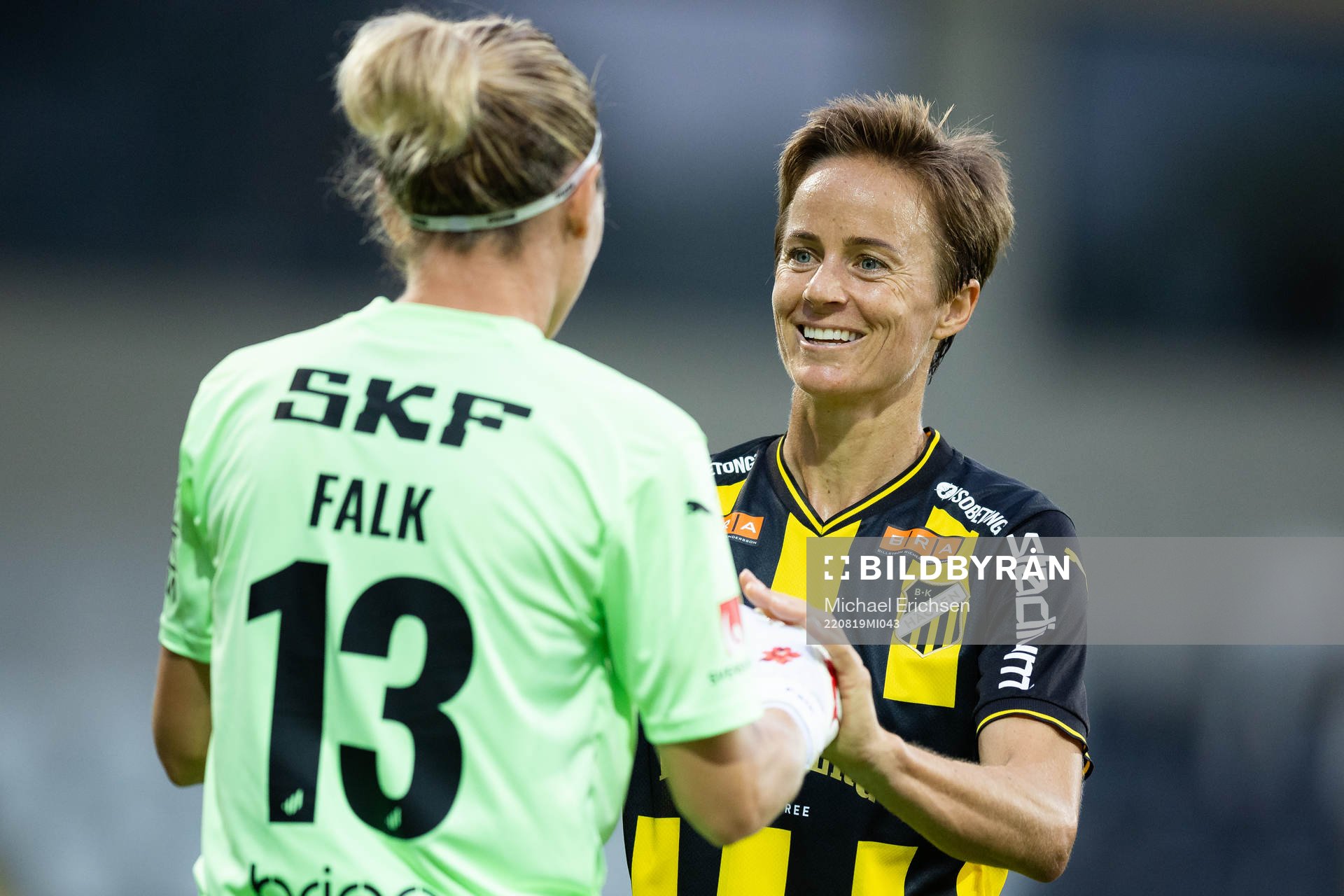 Häckens målvakt Jennifer Falk jublar ihop med Aivi Luik