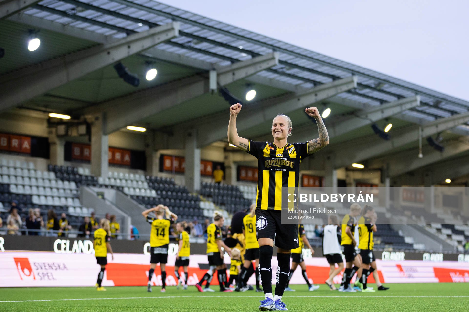 Häckens Filippa Curmark jublar