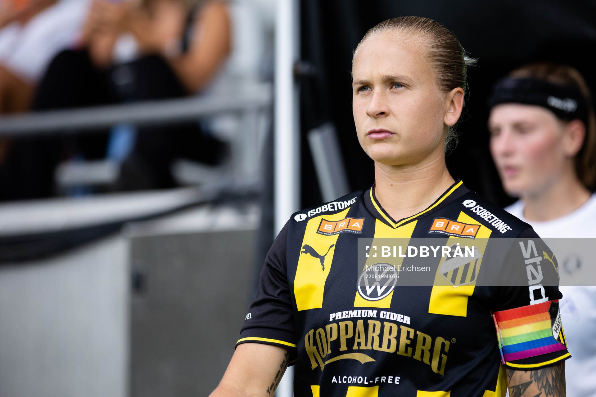 Häckens Filippa Curmark på väg in för line up innan