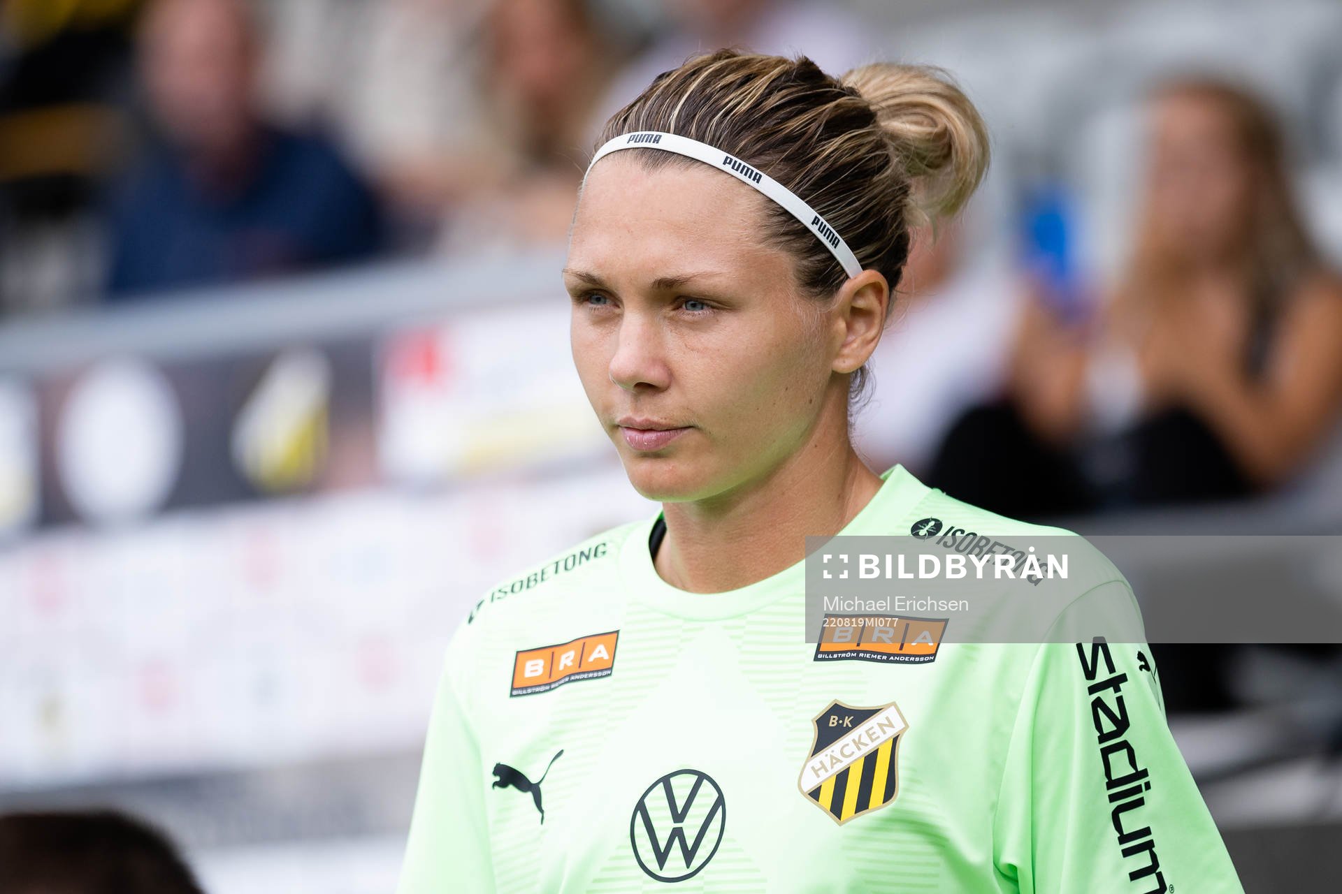 Häckens målvakt Jennifer Falk på väg in för line up