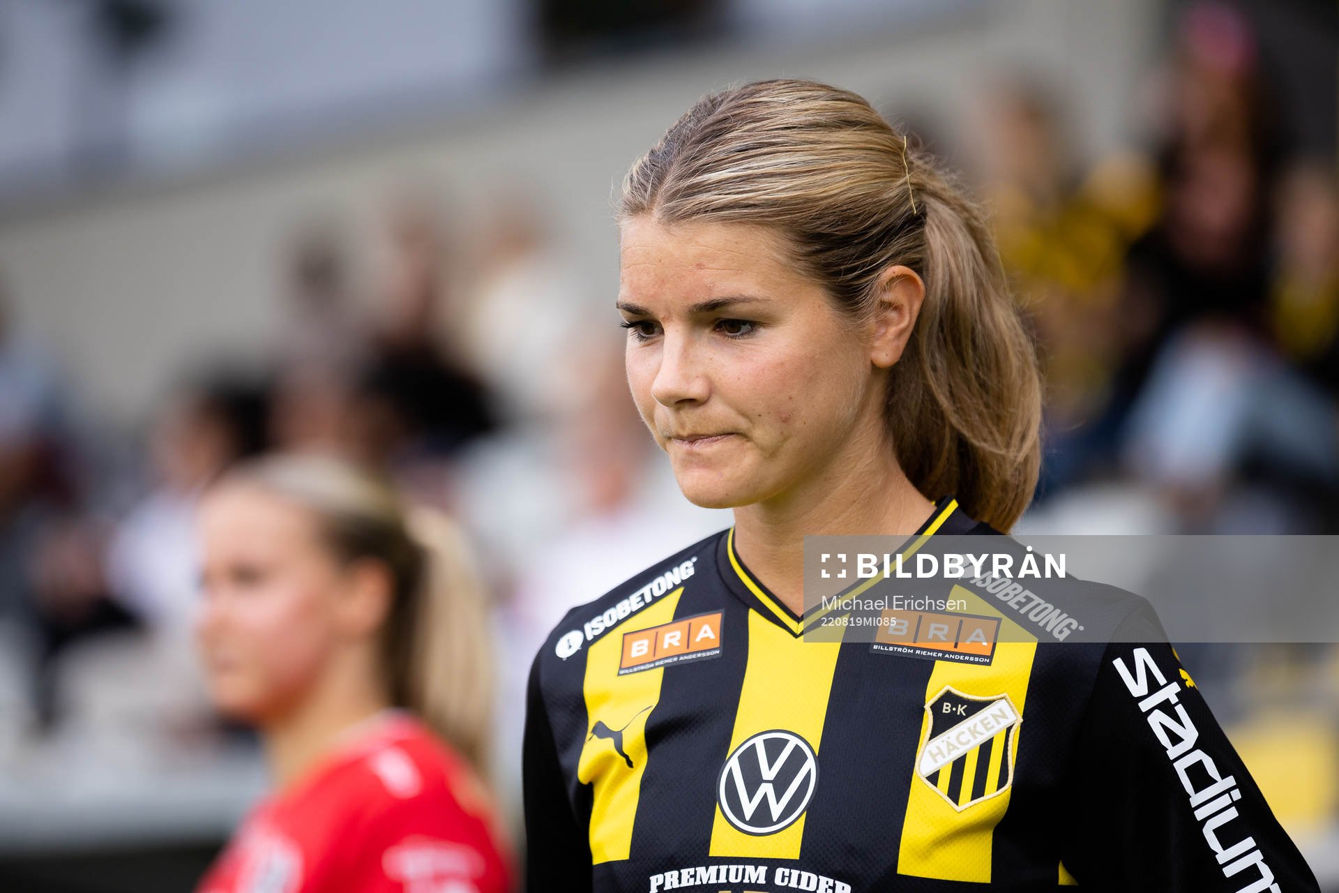 Häckens Andrine Stolsmo Hegerberg på väg in för line up