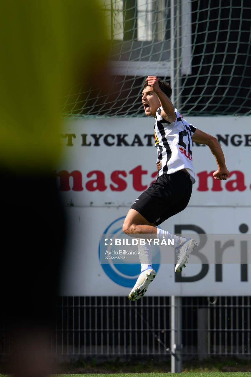 Landskronas Camil Jebara jublar