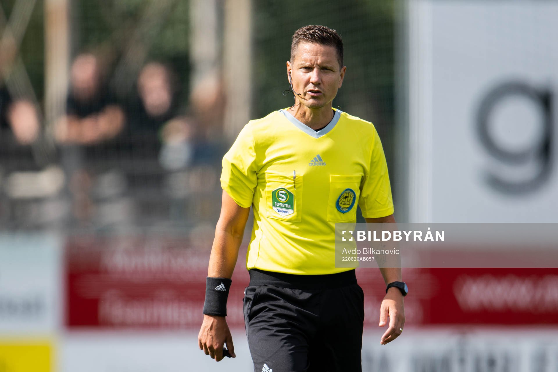 Domare Martin Strömbergsson under fotbollsmatchen i Superettan mellan Landskrona och Jönköpings Södra den 20 augusti 2022 i Landskrona.