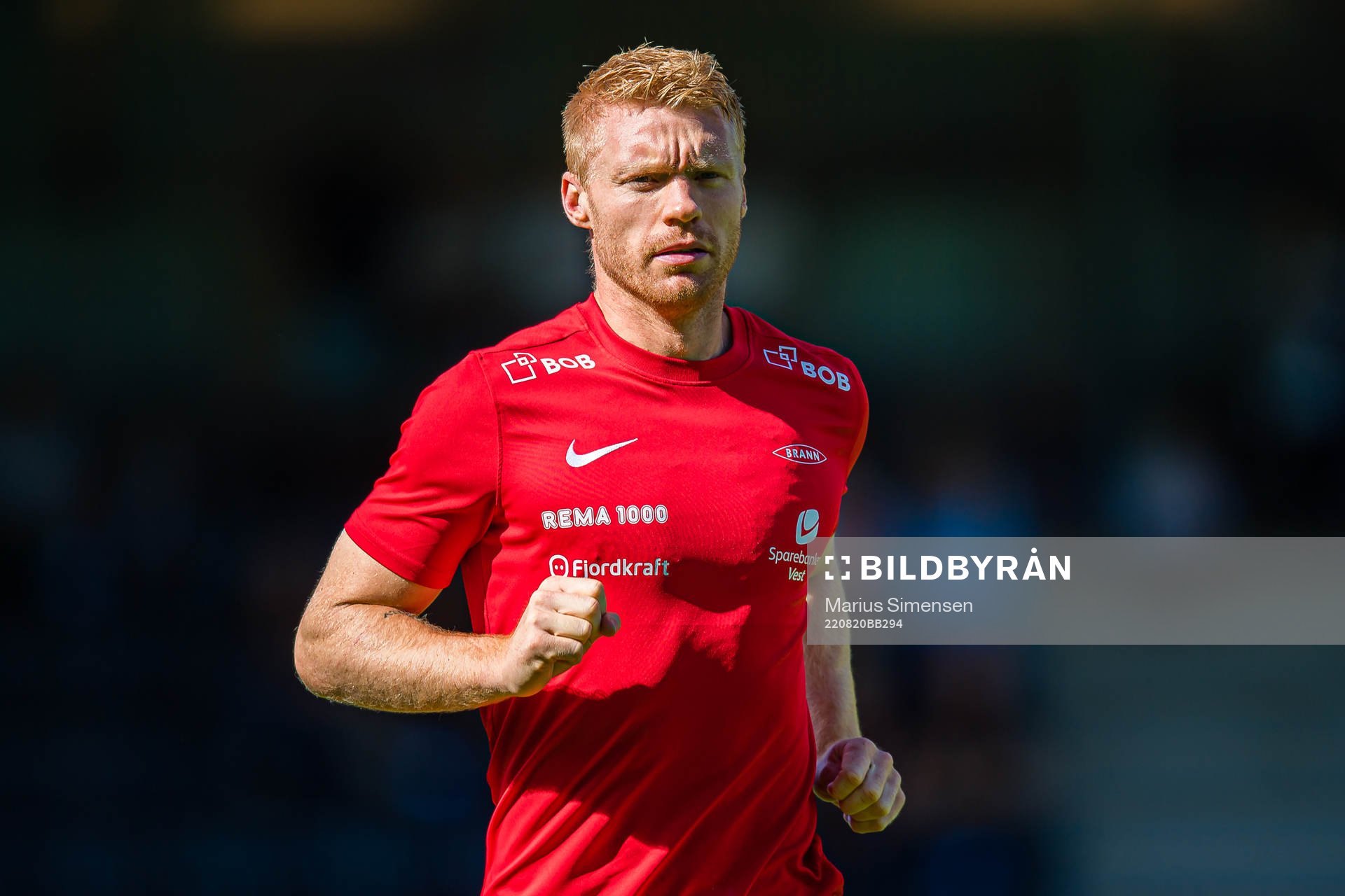 Sivert Heltne Nilsen of Brann warms up