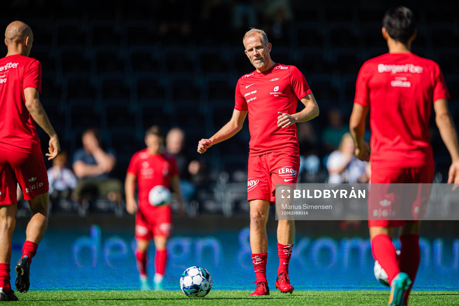 Vegard Leikvoll Moberg of Brann warms up