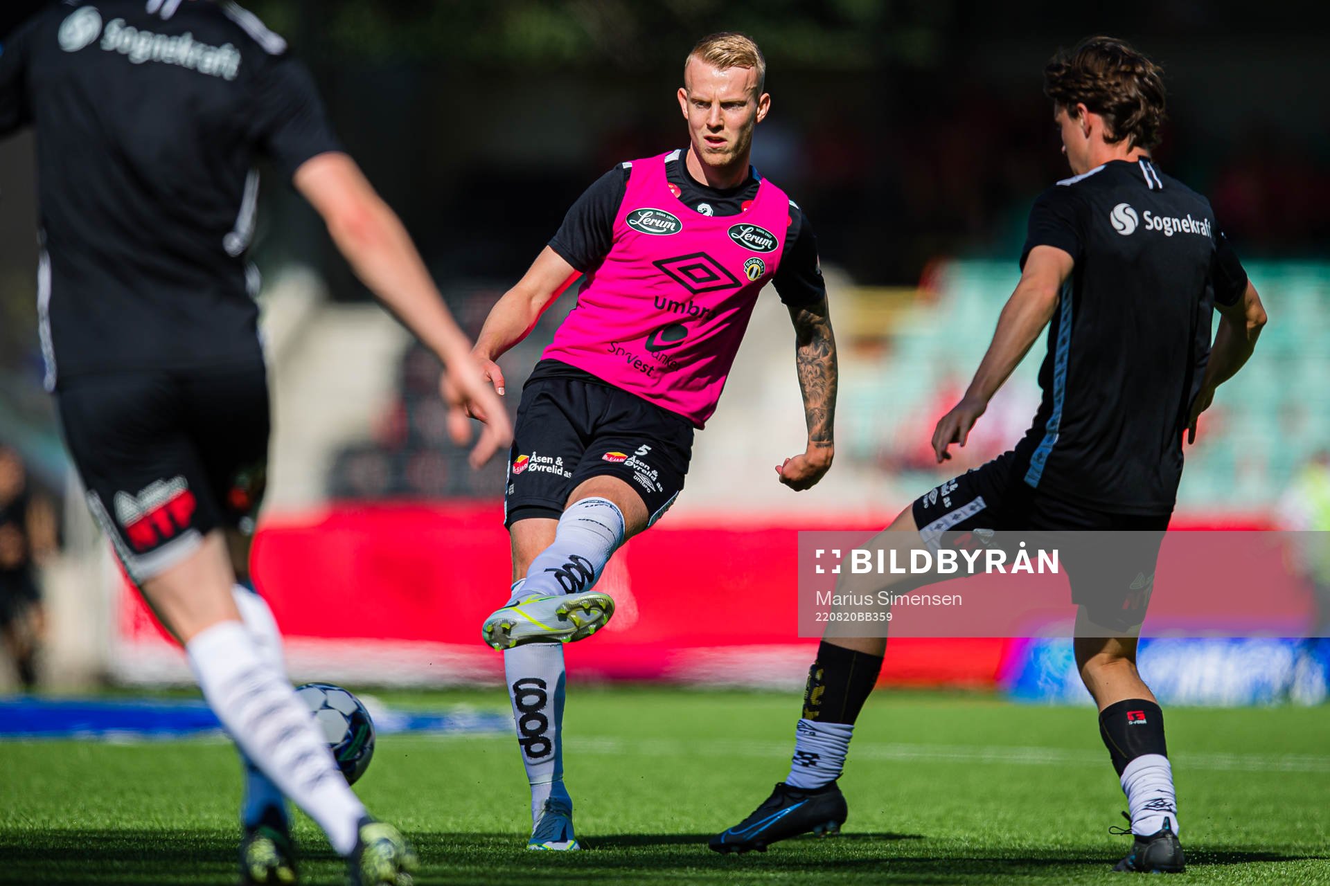 Hördur Ingi Gunnarsson of Sogndal warms up