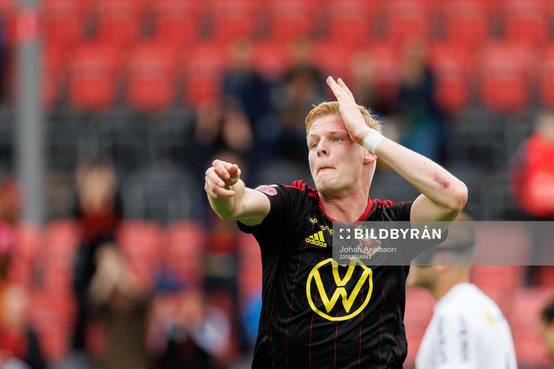 Östersunds Malcolm Stolt jublar