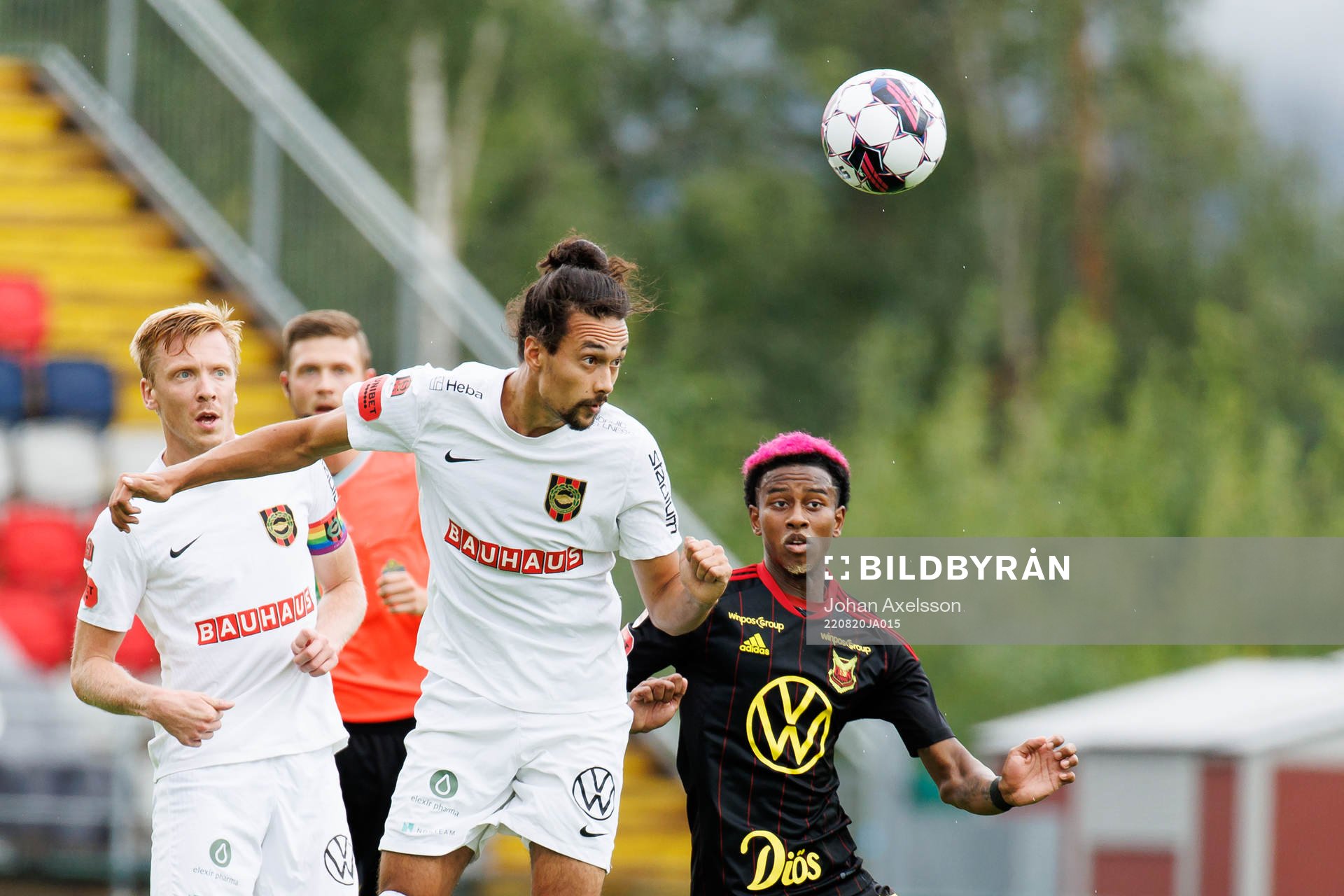 Brommapojkarnas Monir Jelassi och Östersunds Chovanie