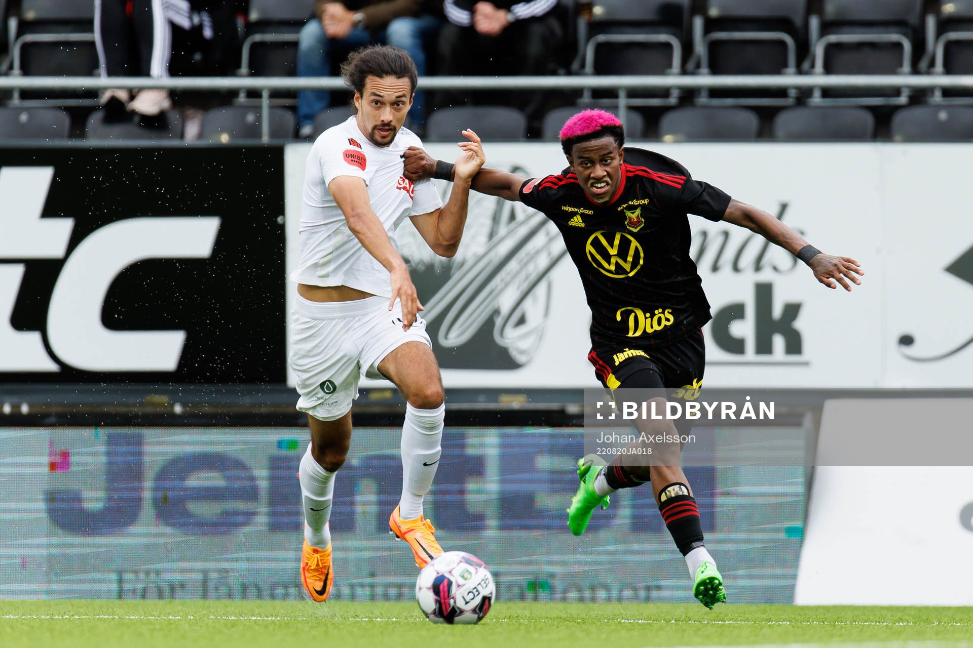 Brommapojkarnas Monir Jelassi och Östersunds Chovanie