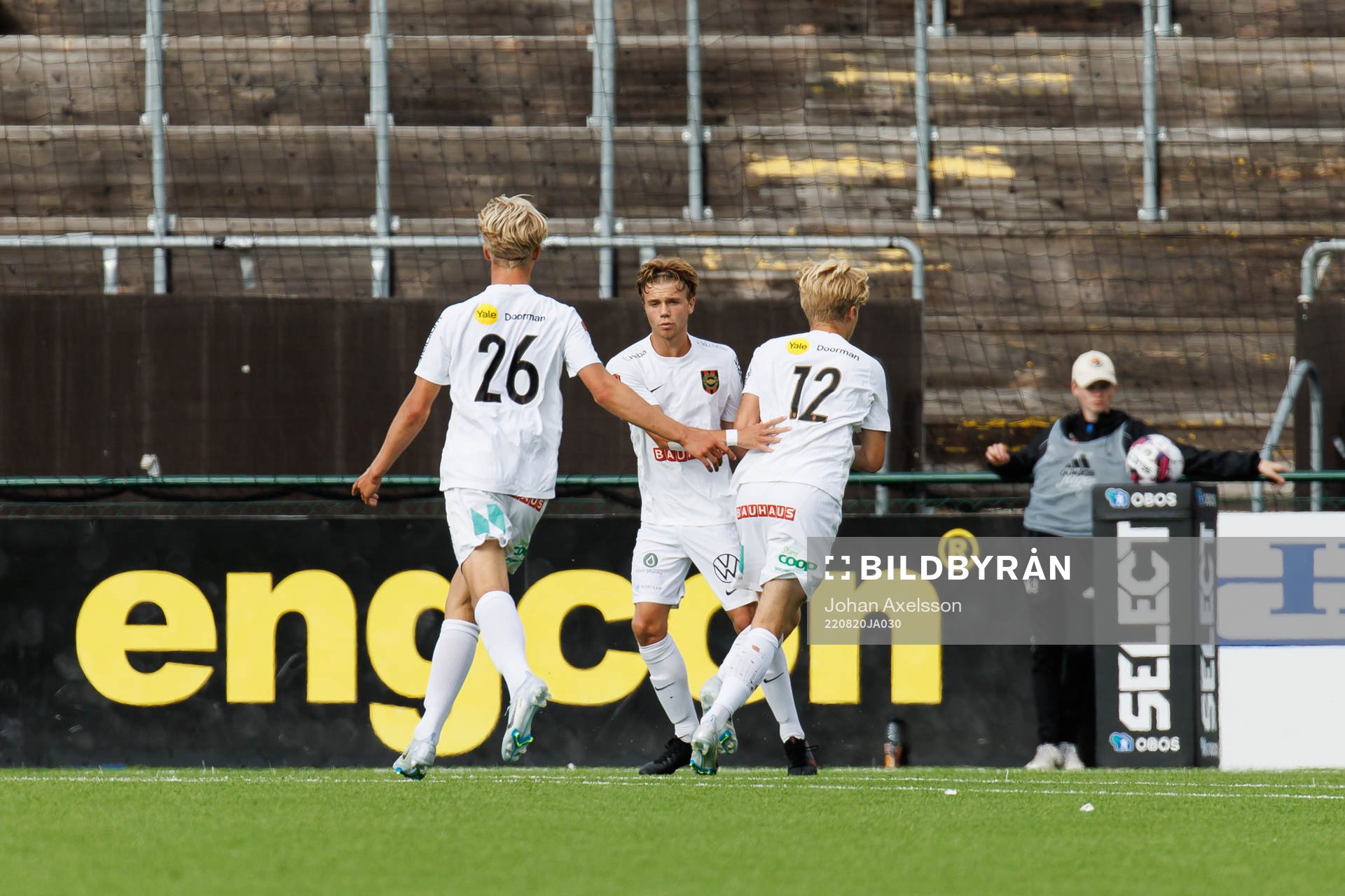 Brommapojkarnas Theo Bergvall jublar
