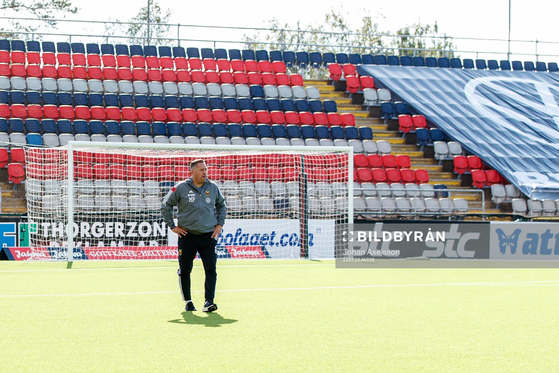 Östersunds tränare Magnus Powell deppar